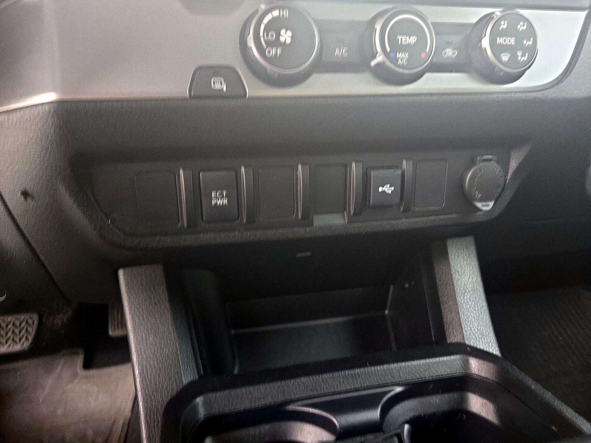 Thumbnail: 2022 Toyota Tacoma - 18