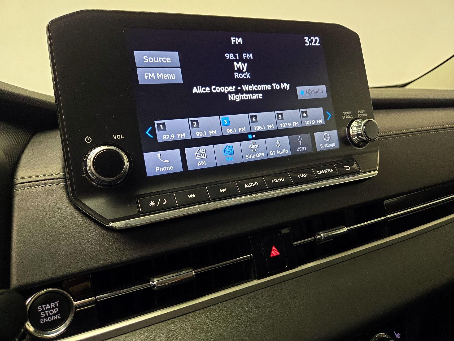 Thumbnail: 2023 Mitsubishi Outlander - 16