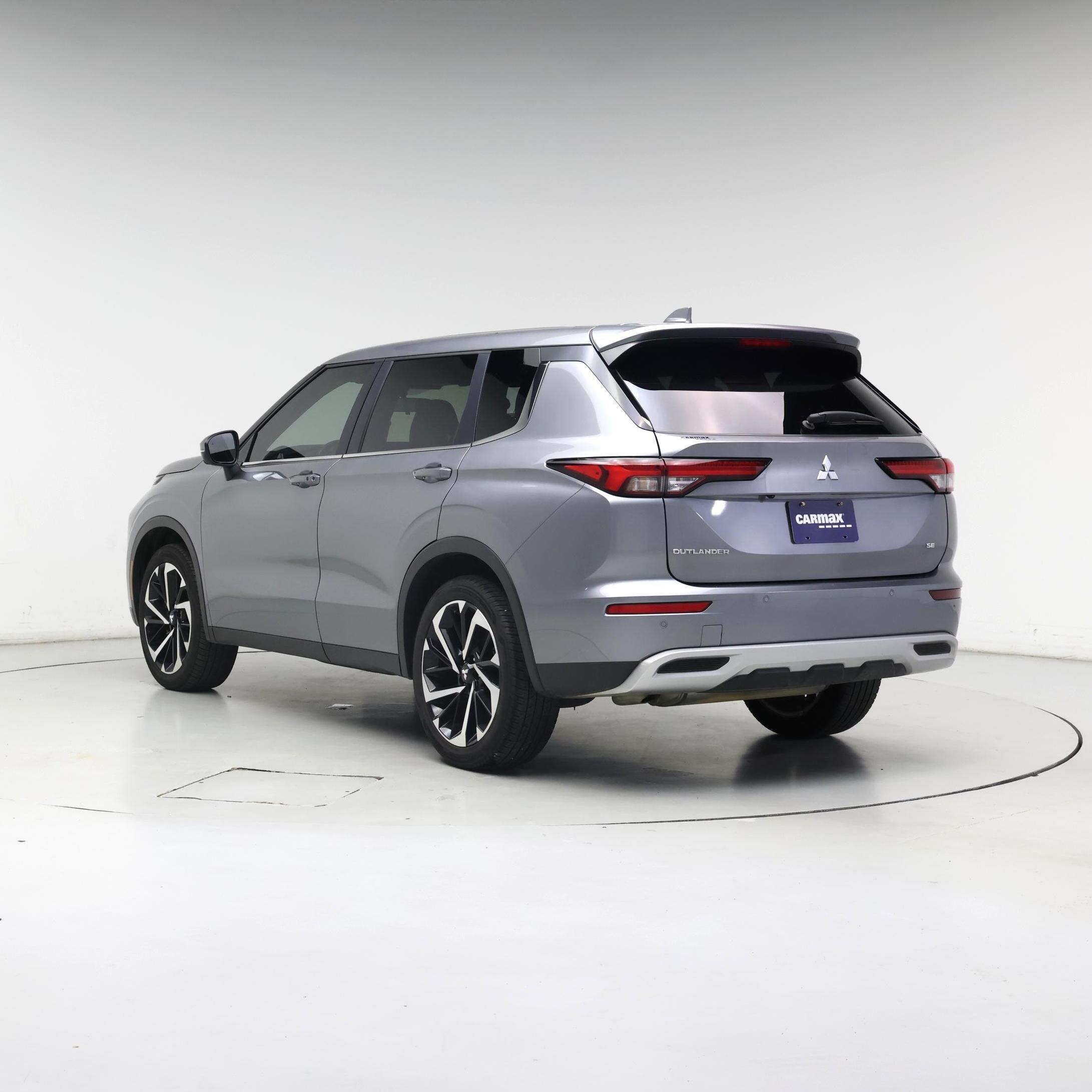 Thumbnail: 2023 Mitsubishi Outlander - 2