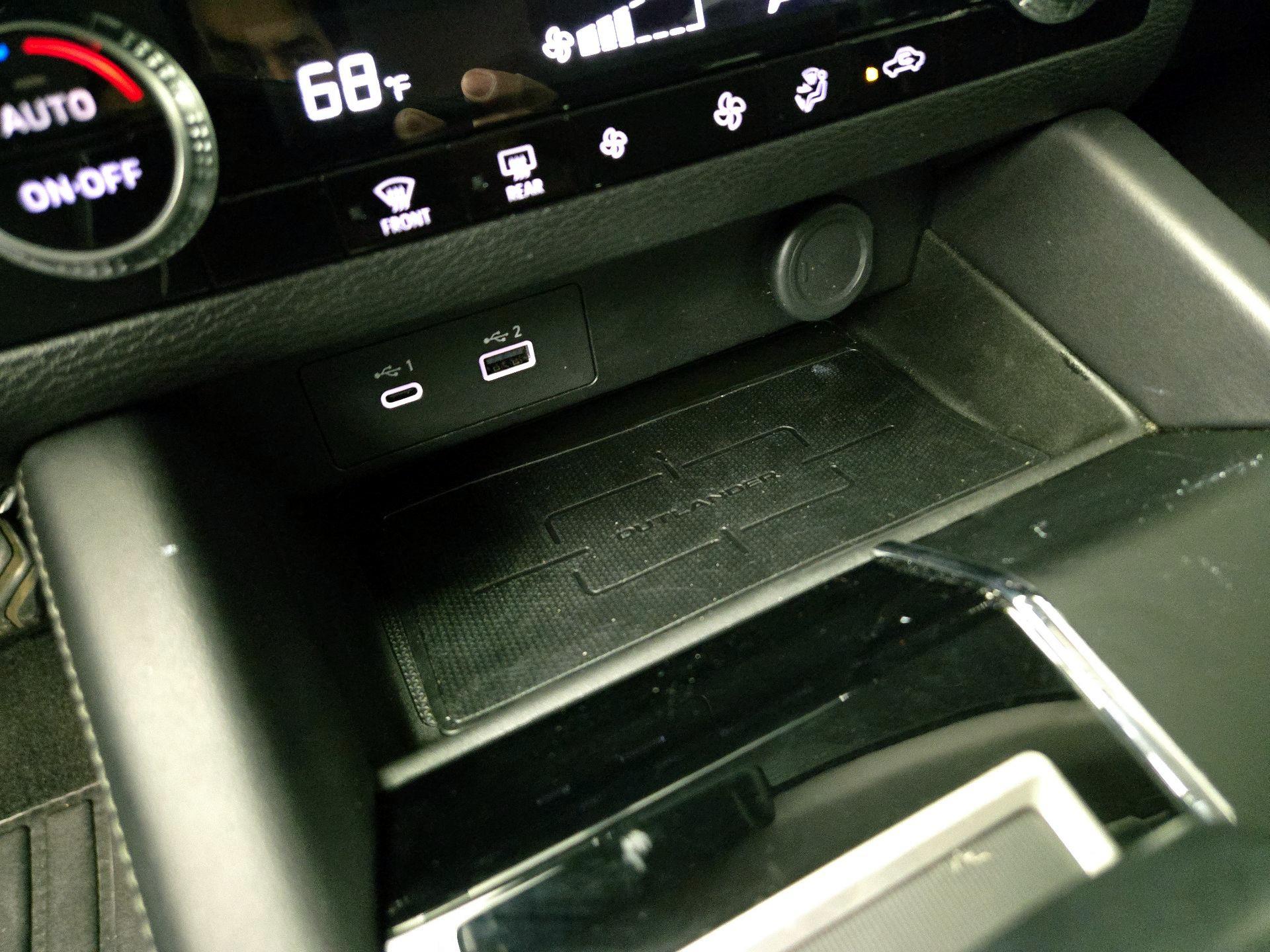 Thumbnail: 2023 Mitsubishi Outlander - 19