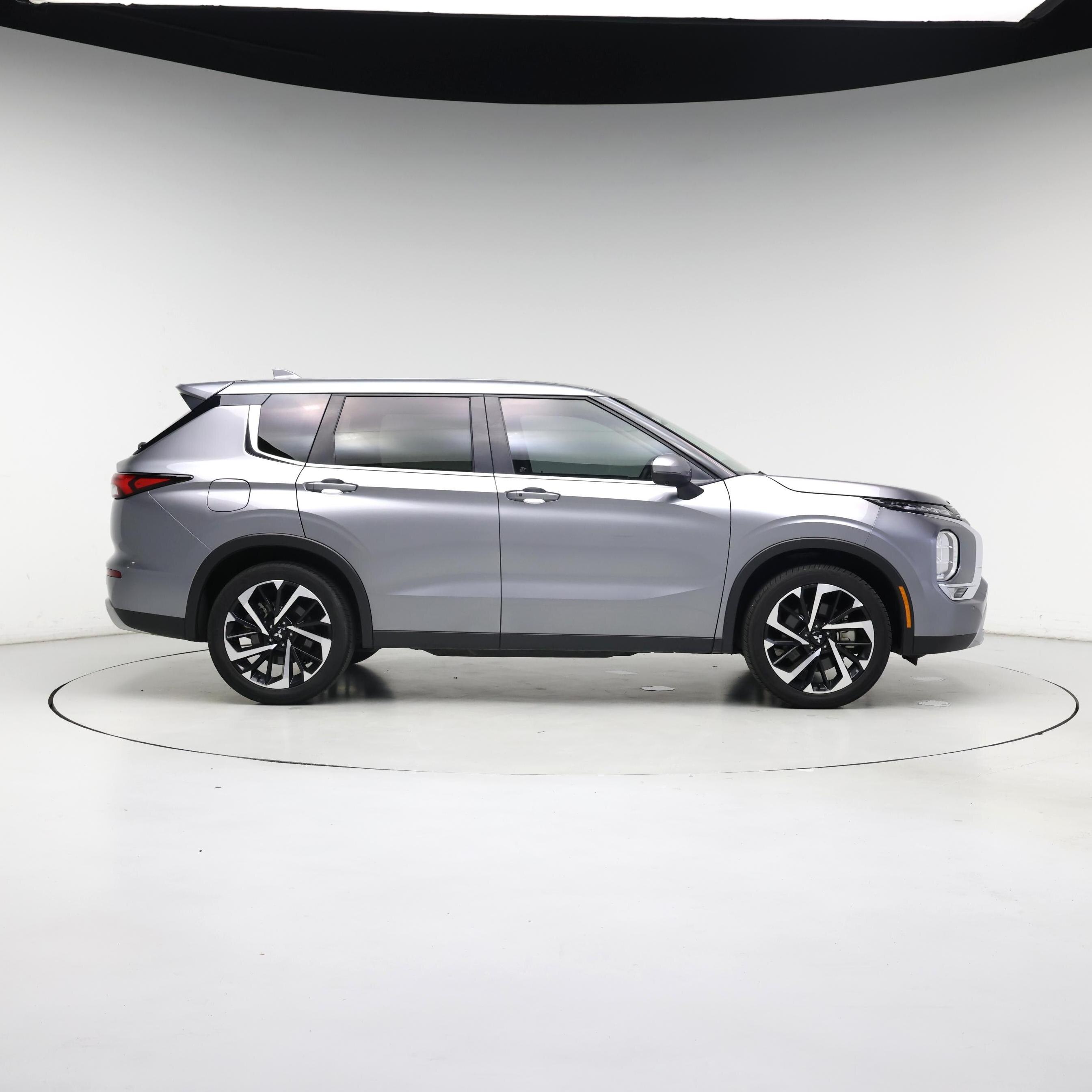 Thumbnail: 2023 Mitsubishi Outlander - 7
