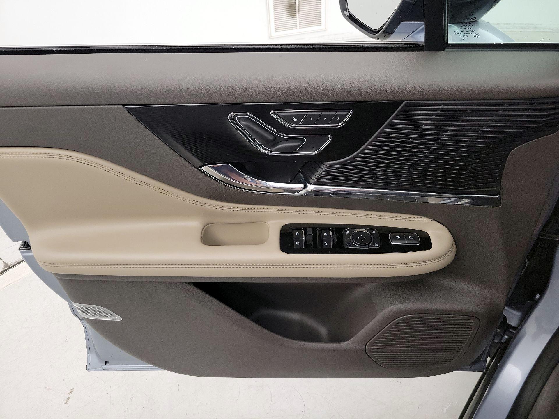 Thumbnail: 2022 Lincoln Corsair - 12