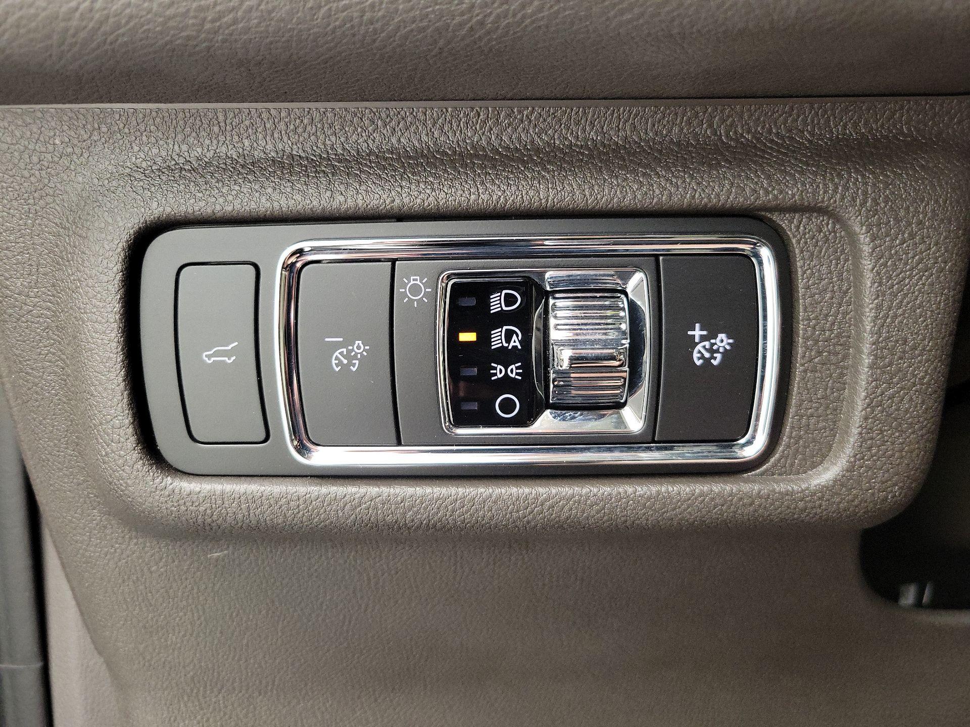 Thumbnail: 2022 Lincoln Corsair - 13