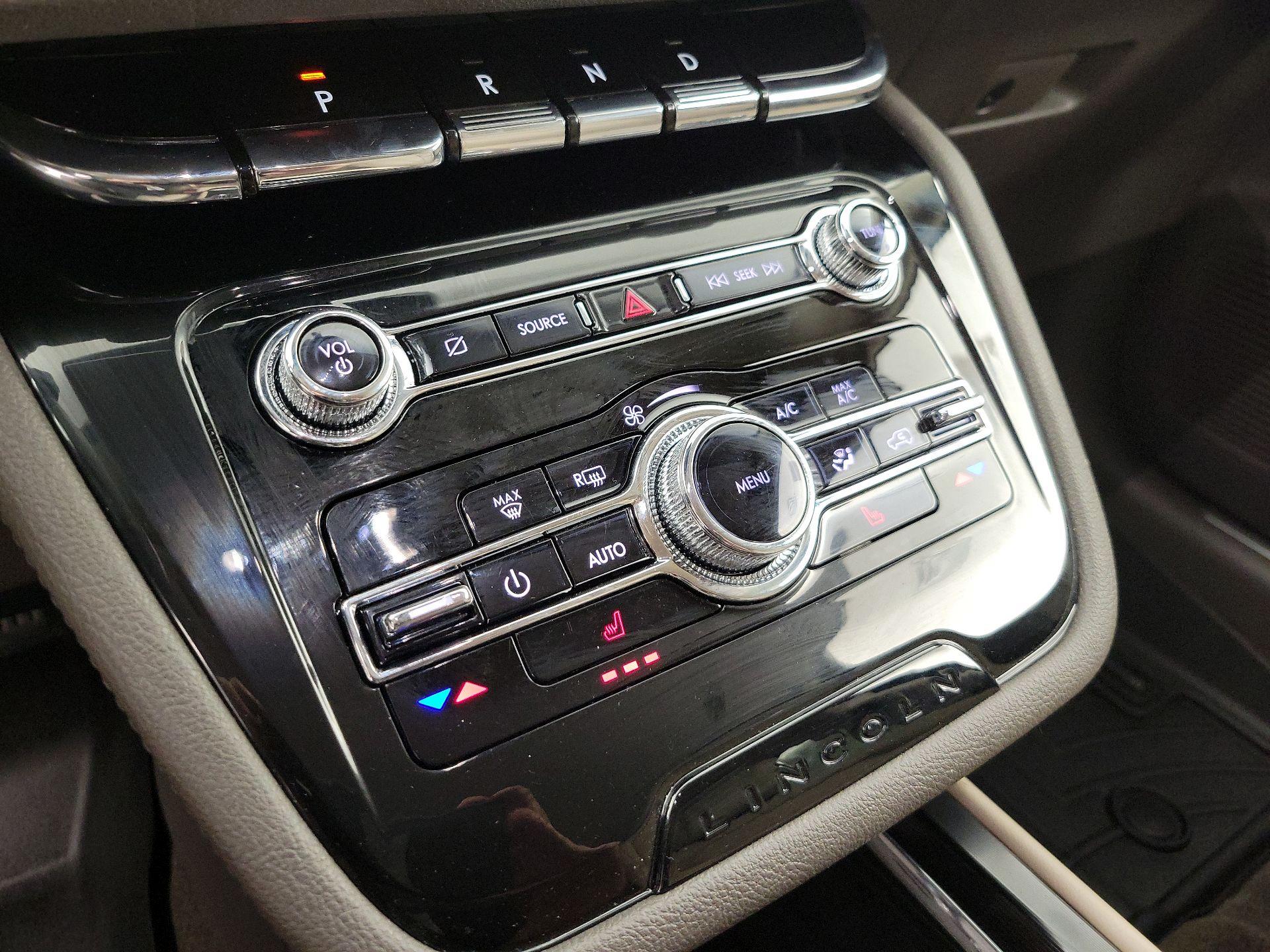 Thumbnail: 2022 Lincoln Corsair - 16