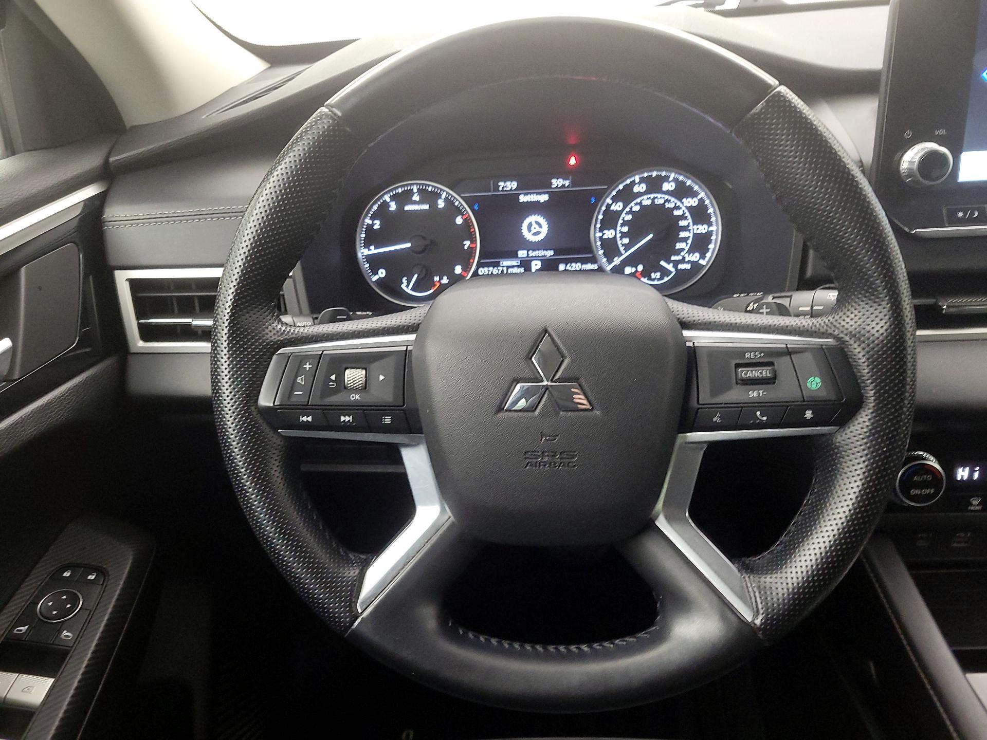 Thumbnail: 2022 Mitsubishi Outlander - 10