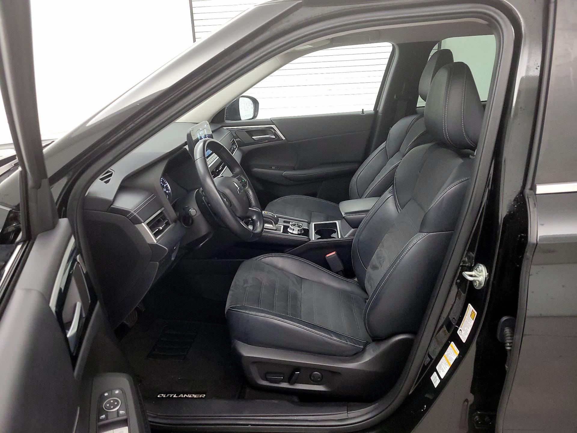 Thumbnail: 2022 Mitsubishi Outlander - 11