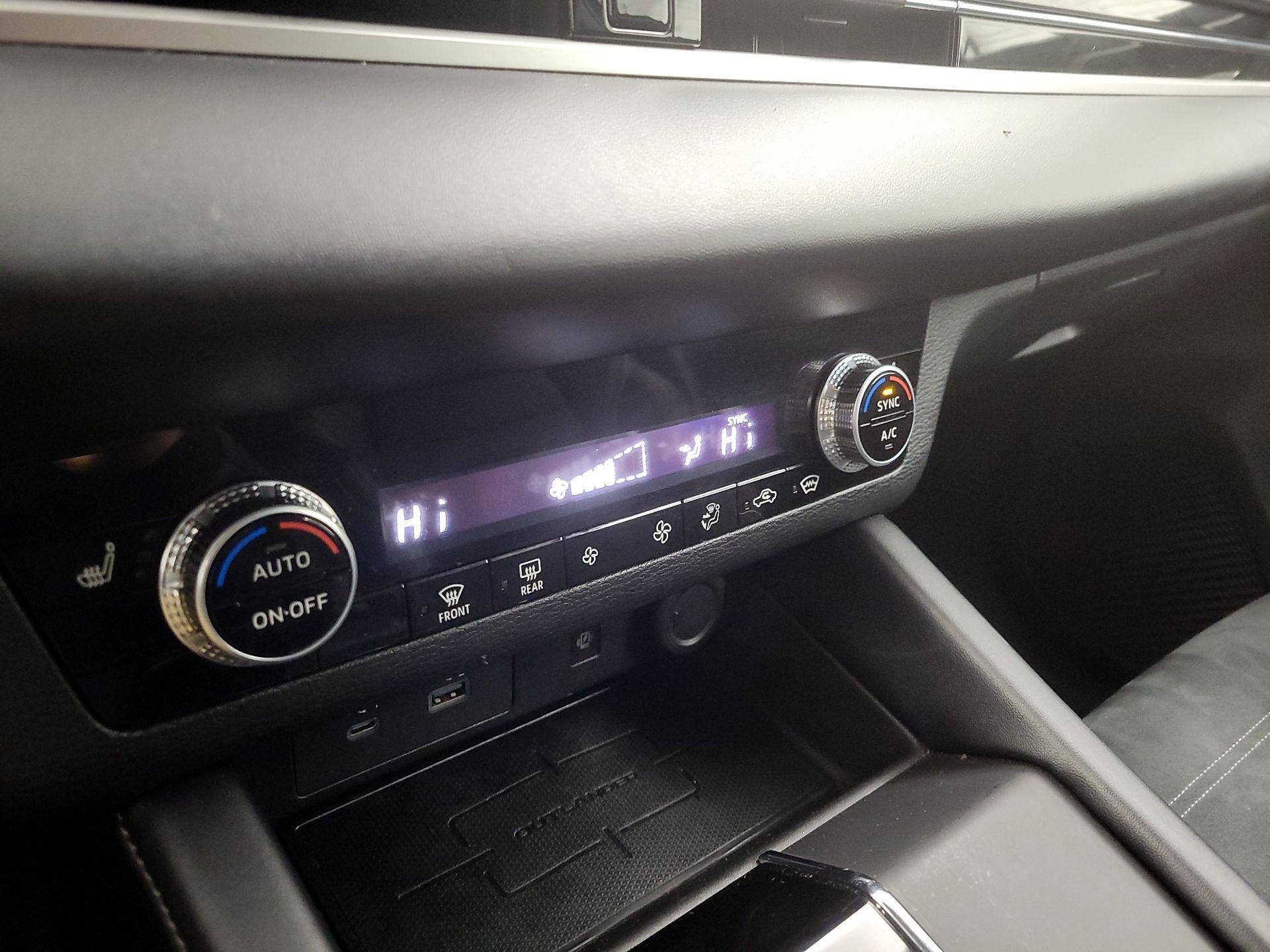 Thumbnail: 2022 Mitsubishi Outlander - 15