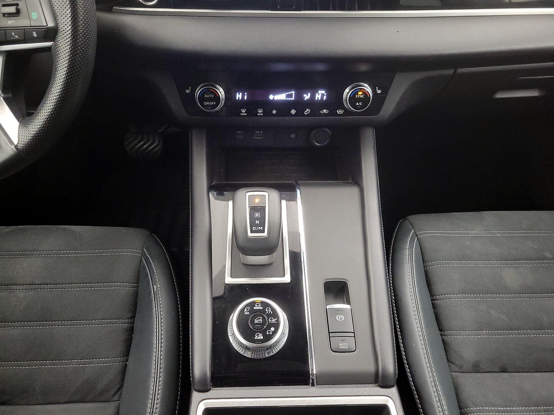 Thumbnail: 2022 Mitsubishi Outlander - 16