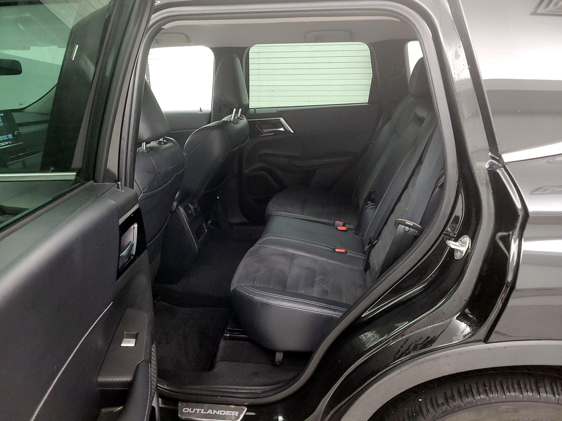 Thumbnail: 2022 Mitsubishi Outlander - 18