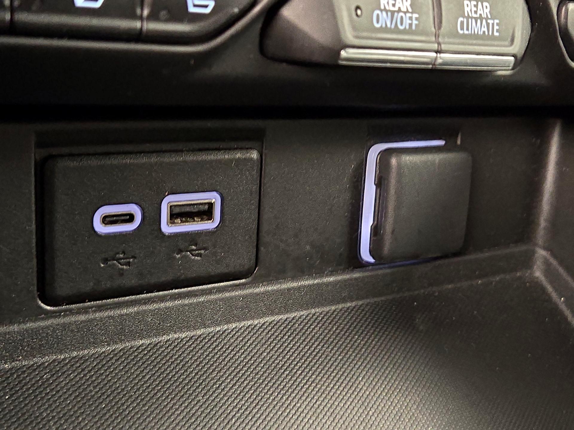 Thumbnail: 2023 Chevrolet Suburban - 18