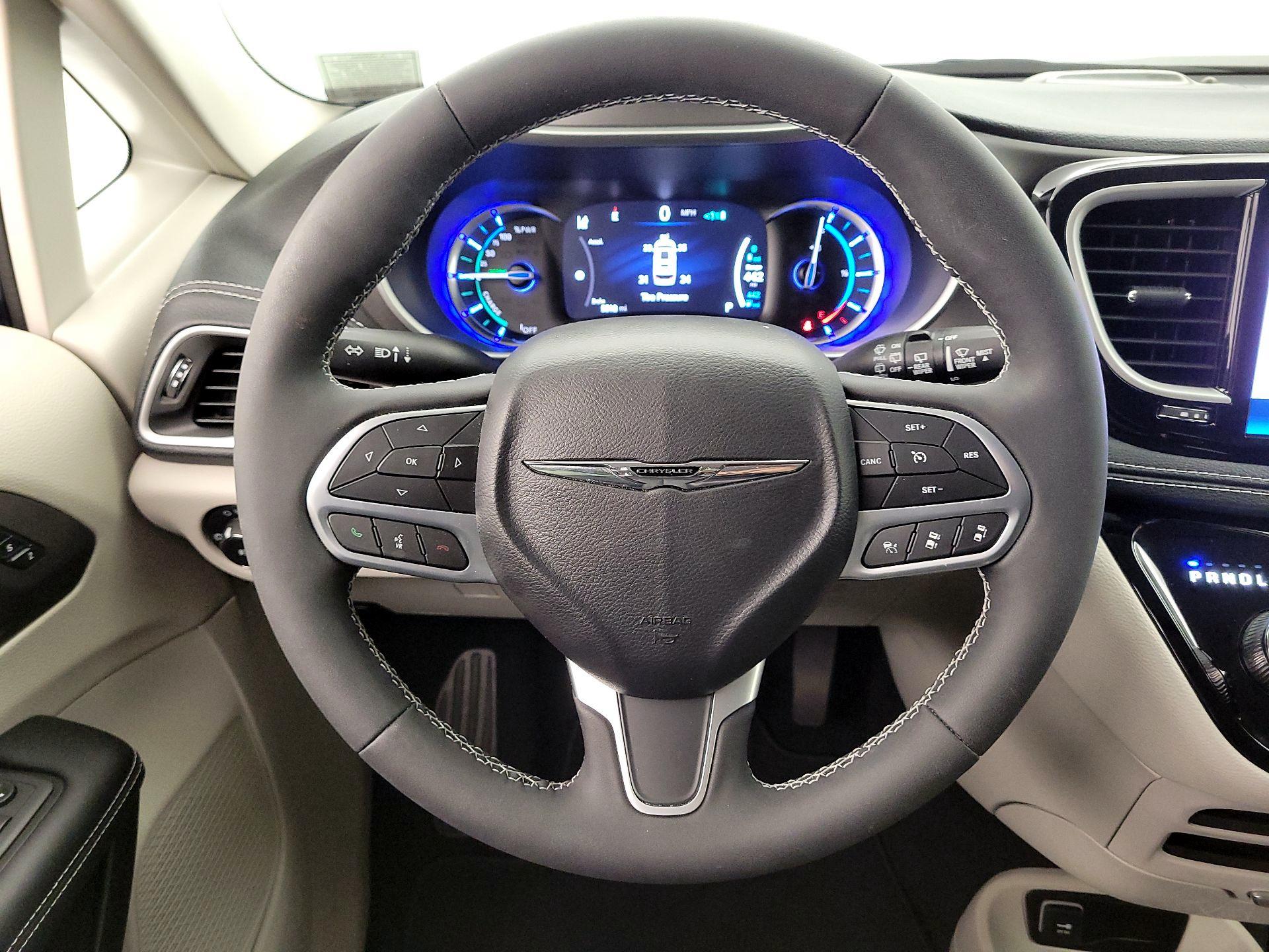 Thumbnail: 2023 Chrysler Pacifica - 10