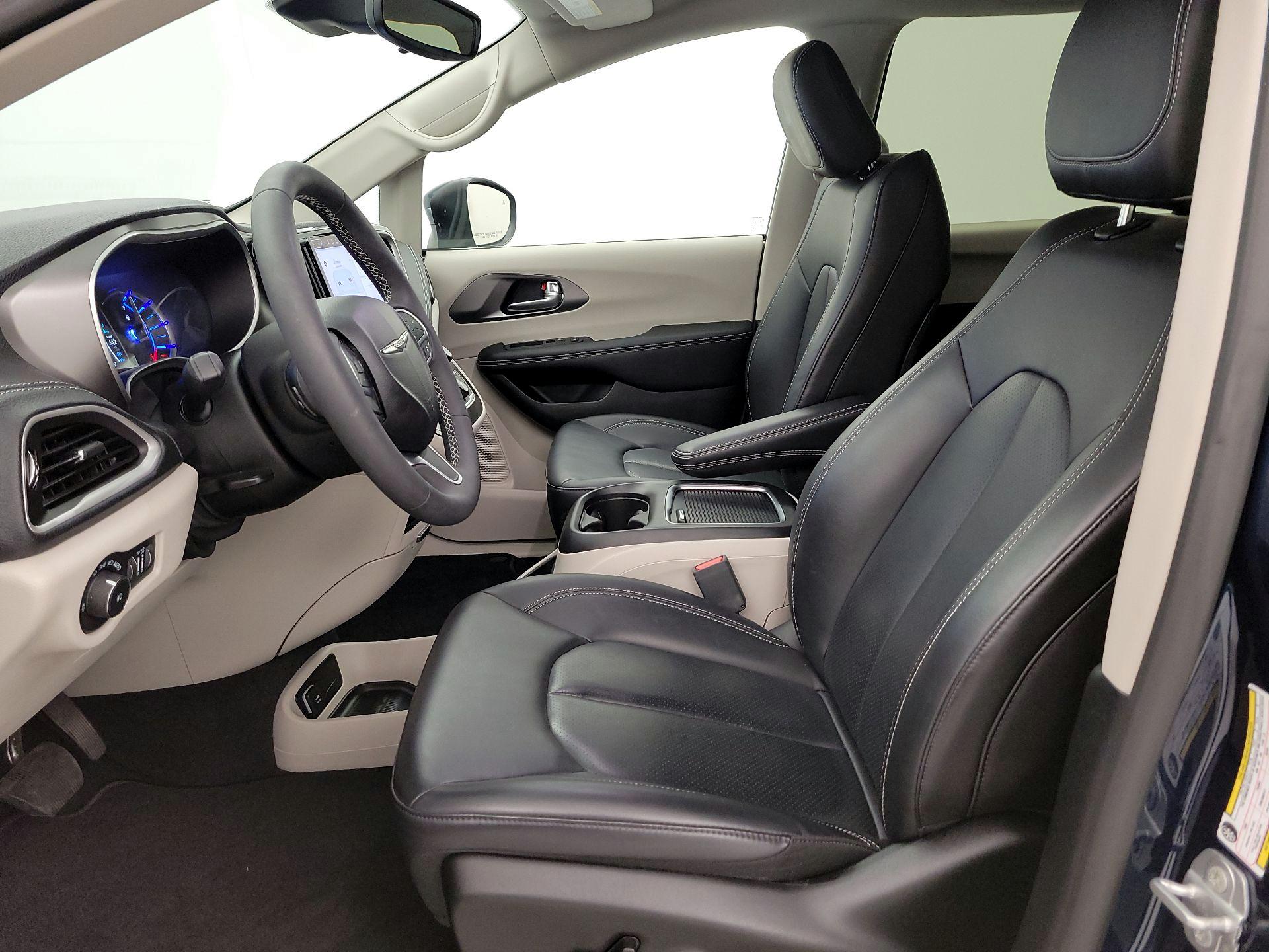 Thumbnail: 2023 Chrysler Pacifica - 11