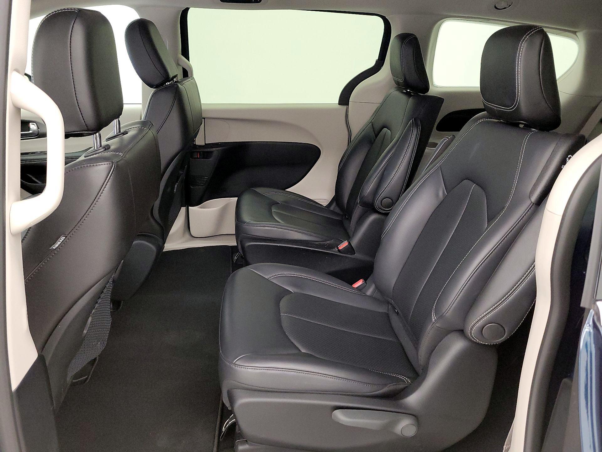 Thumbnail: 2023 Chrysler Pacifica - 19