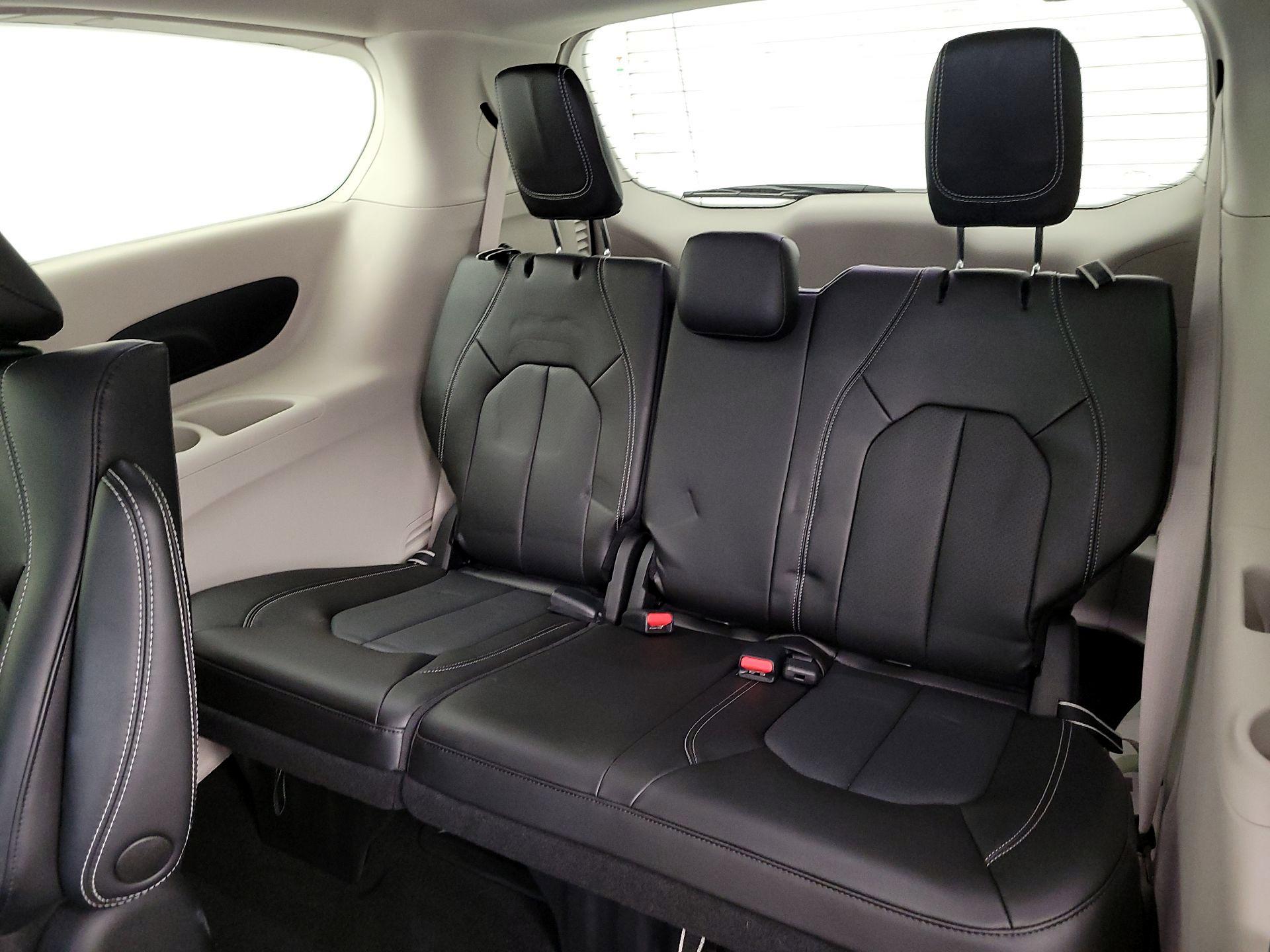 Thumbnail: 2023 Chrysler Pacifica - 20