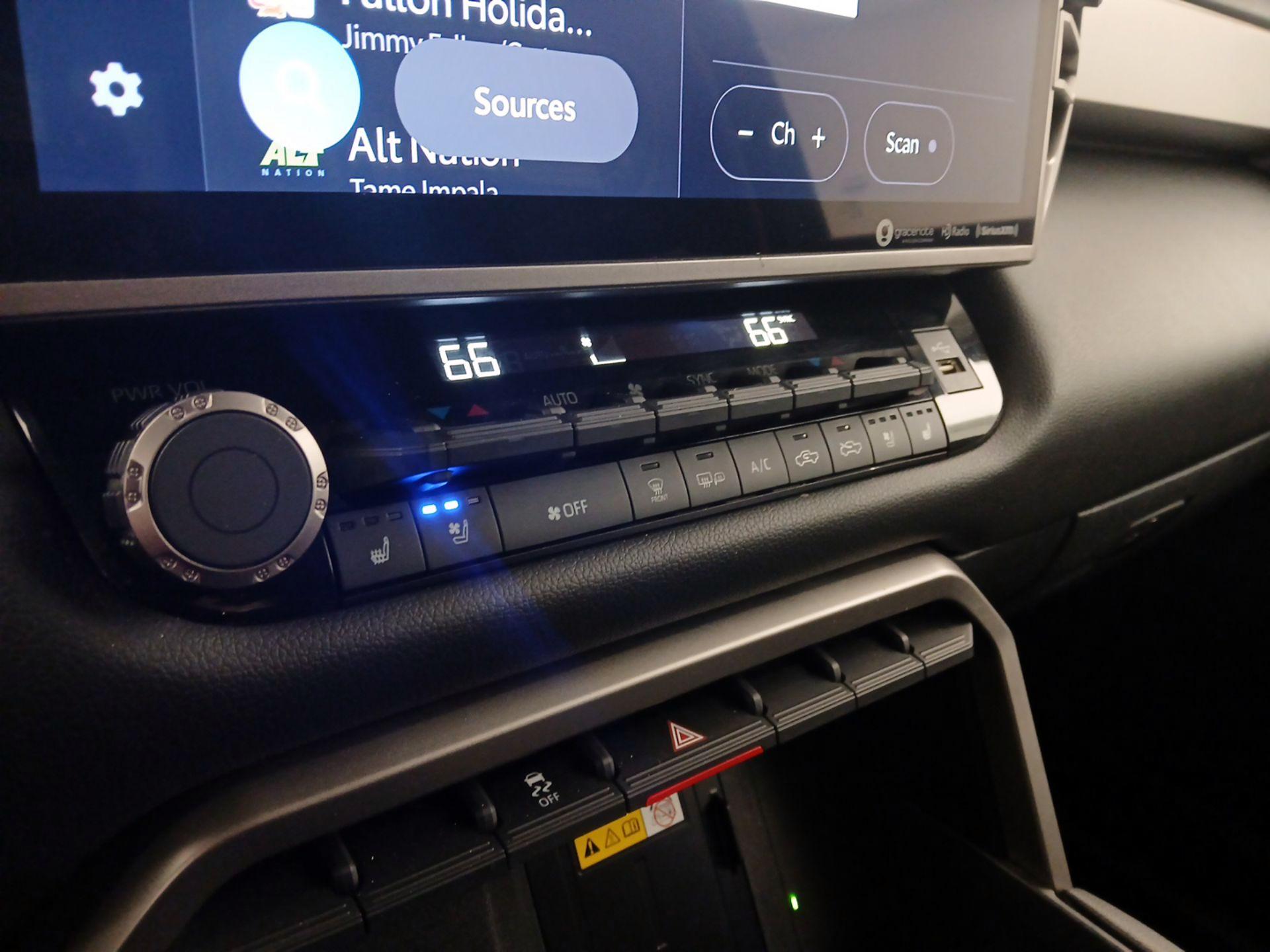 Thumbnail: 2022 Toyota Tundra - 16