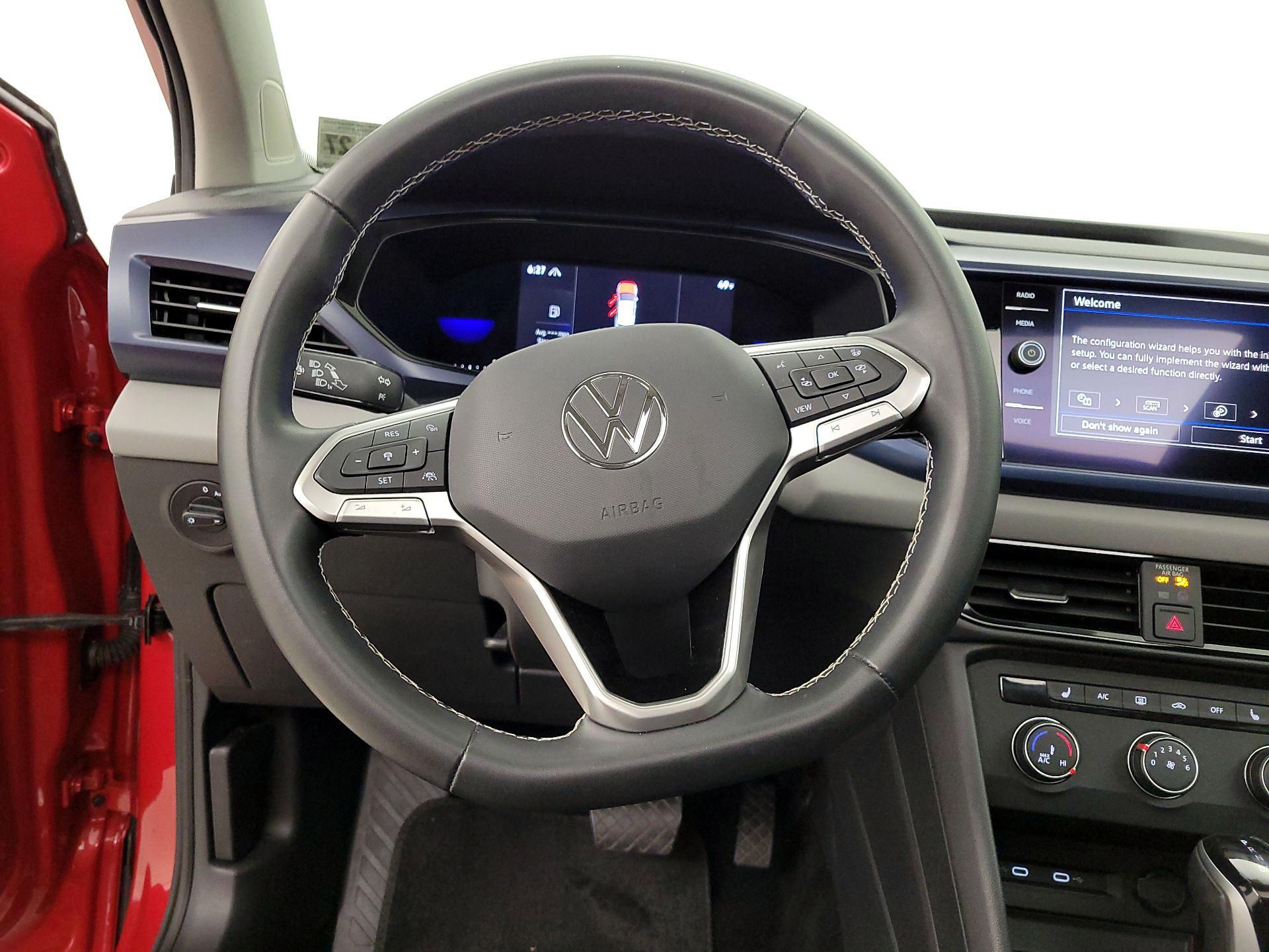 Thumbnail: 2022 Volkswagen Taos - 10