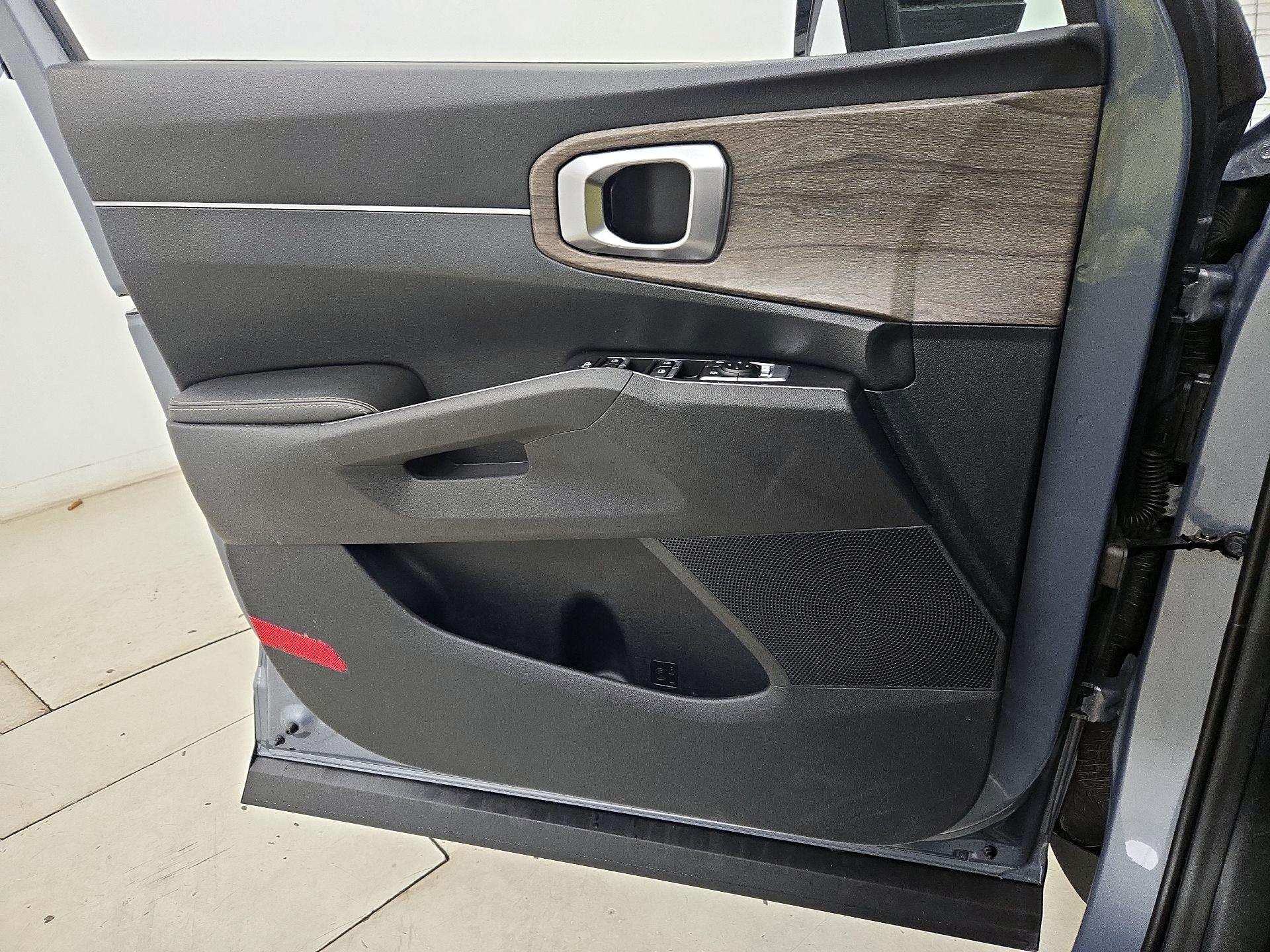 Thumbnail: 2022 Kia Sorento - 12