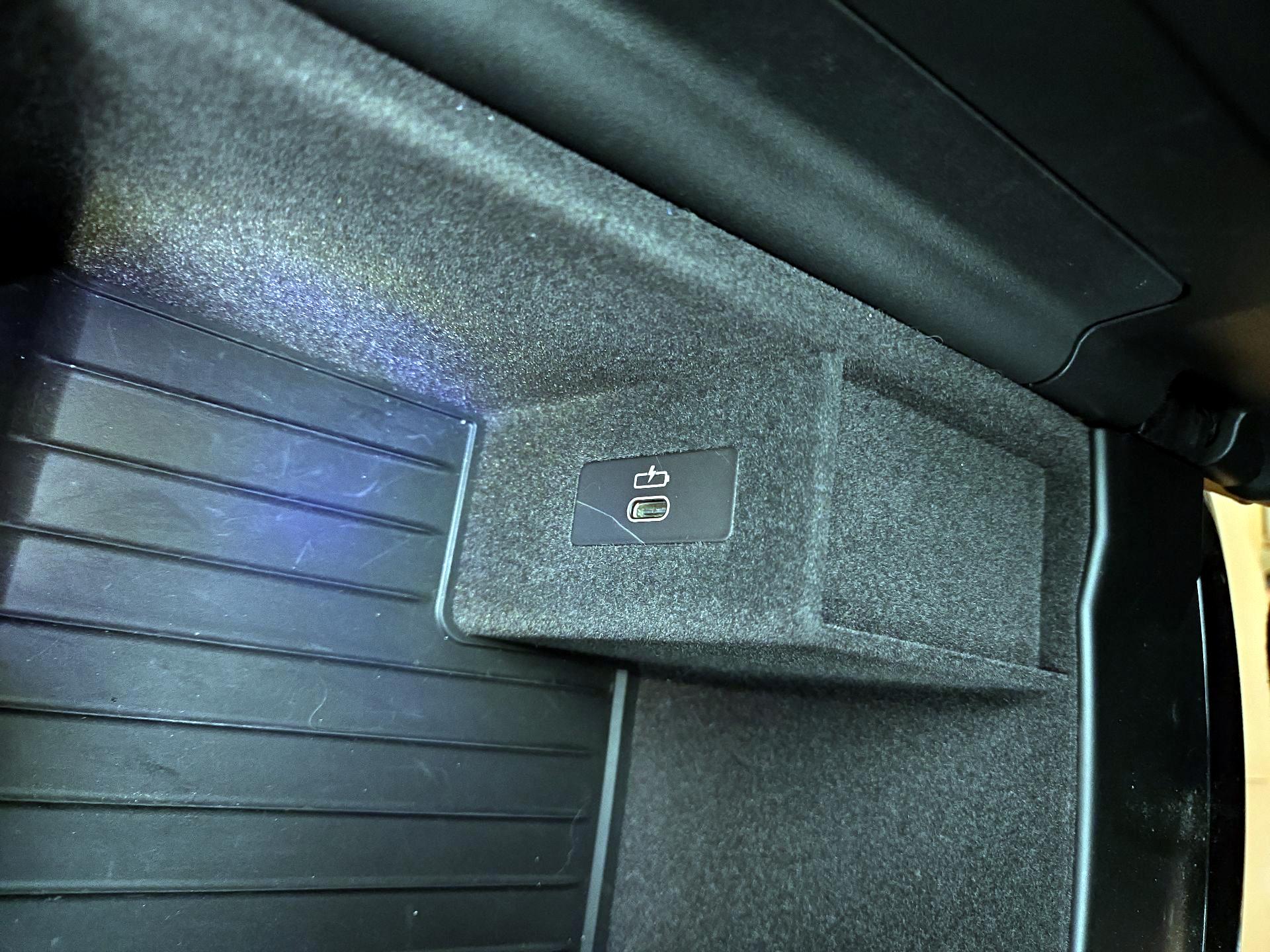 Thumbnail: 2023 BMW 5 Series - 18