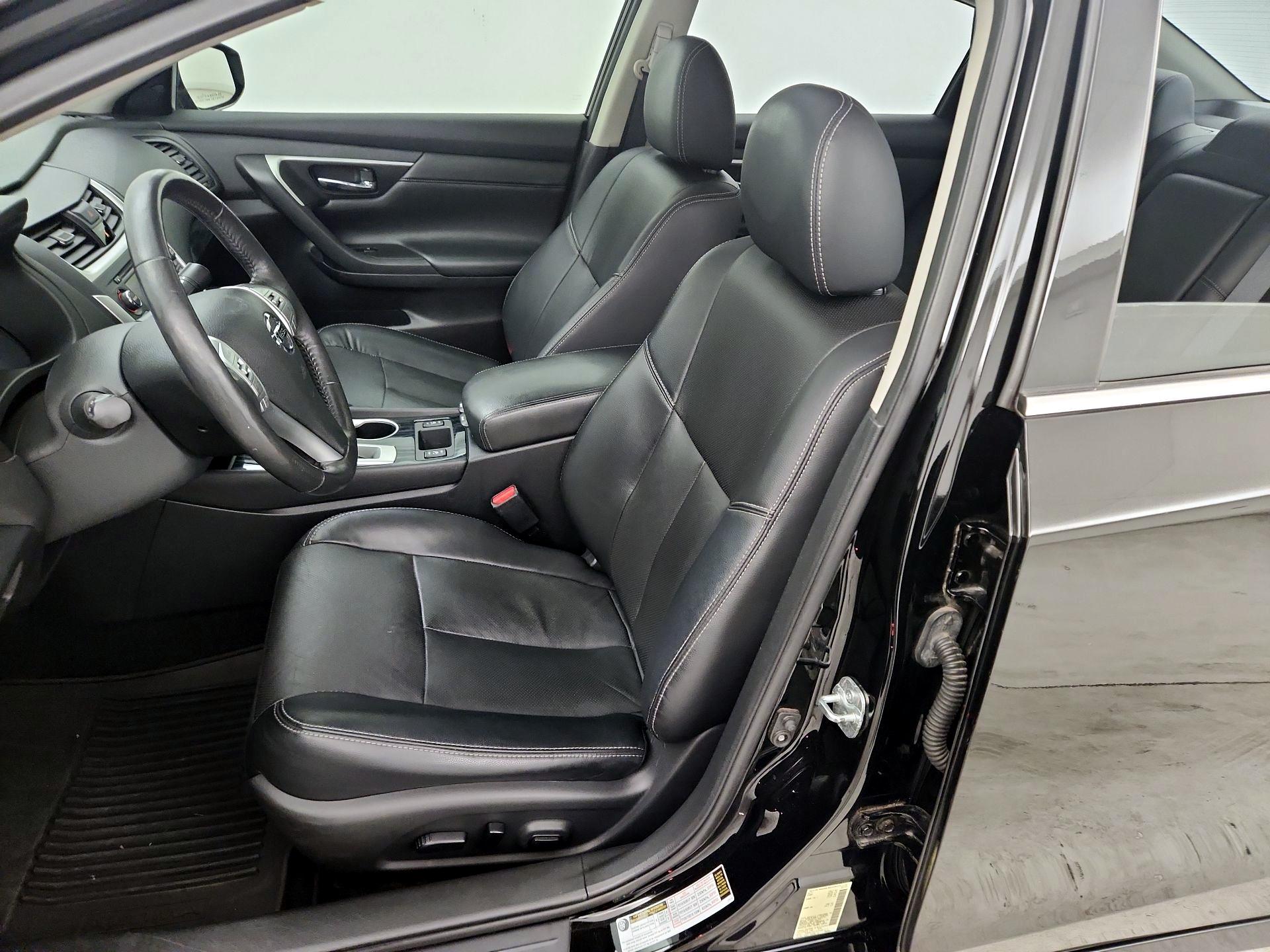 Thumbnail: 2017 Nissan Altima - 11