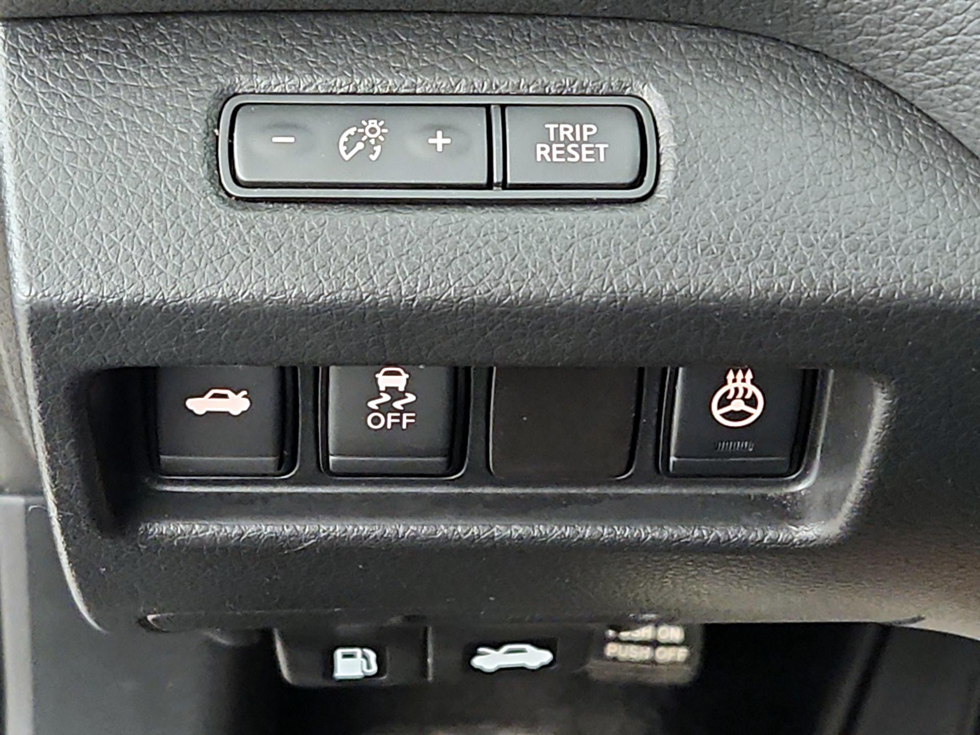 Thumbnail: 2017 Nissan Altima - 13