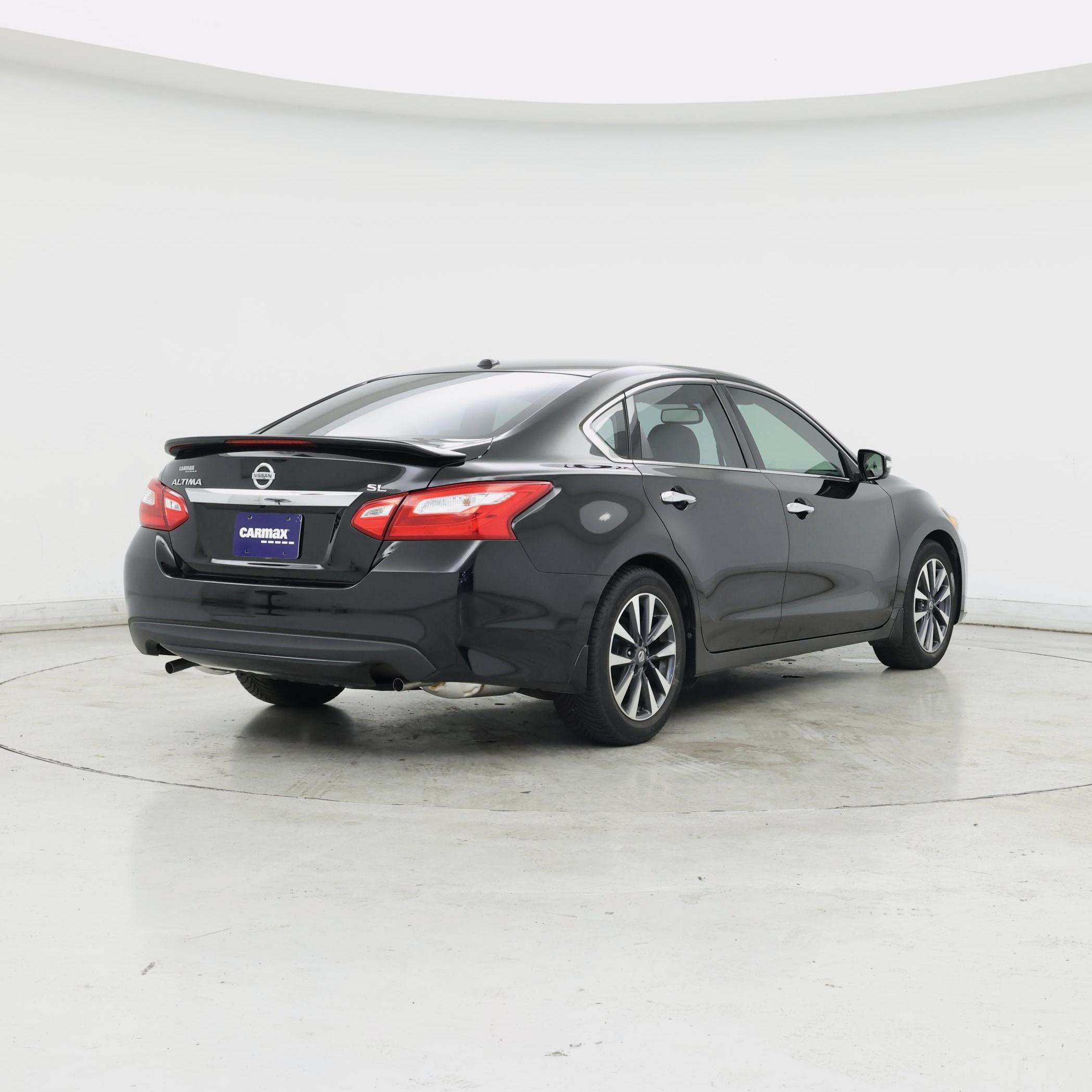 Thumbnail: 2017 Nissan Altima - 8