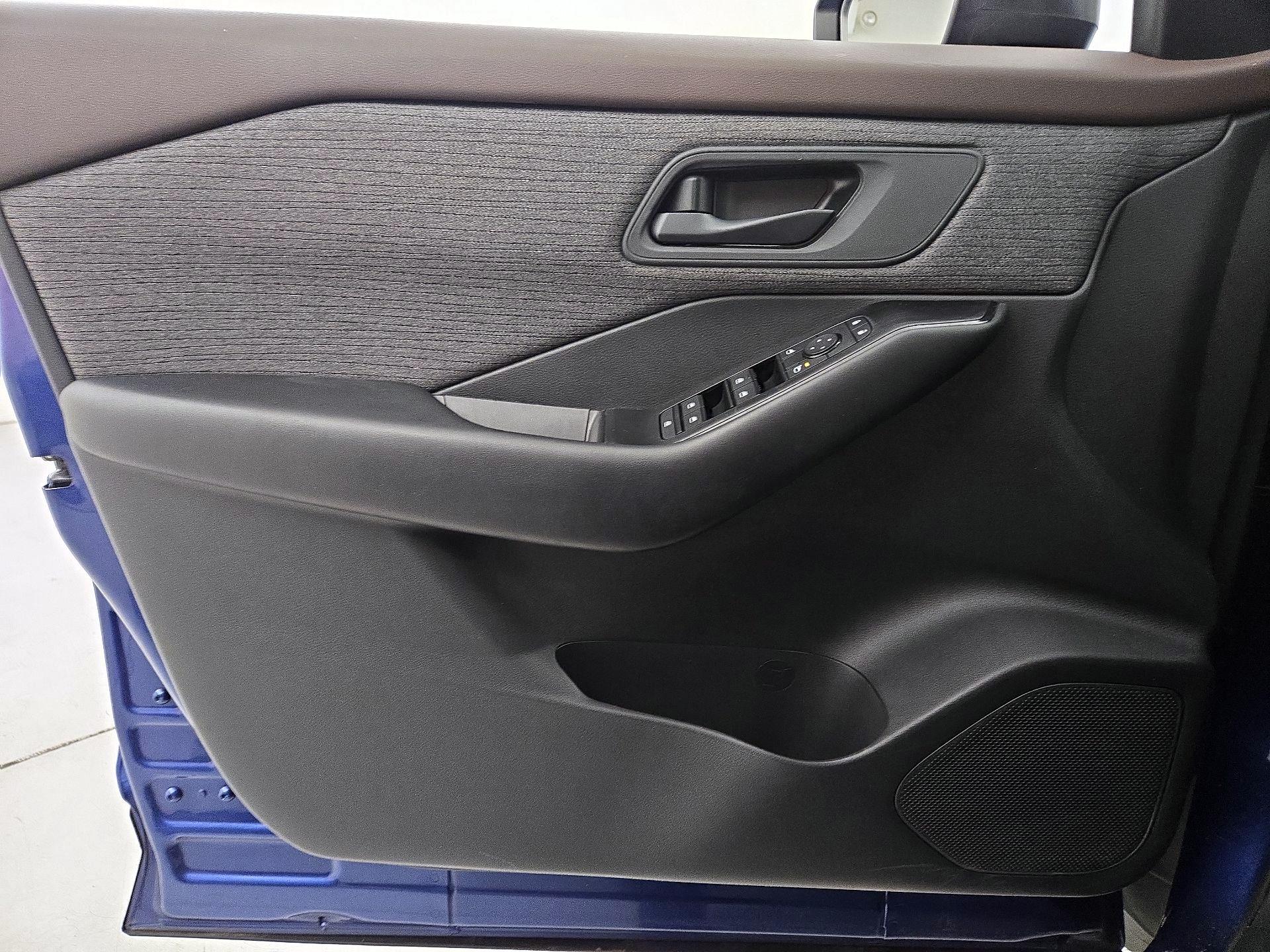 Thumbnail: 2023 Nissan Rogue - 12