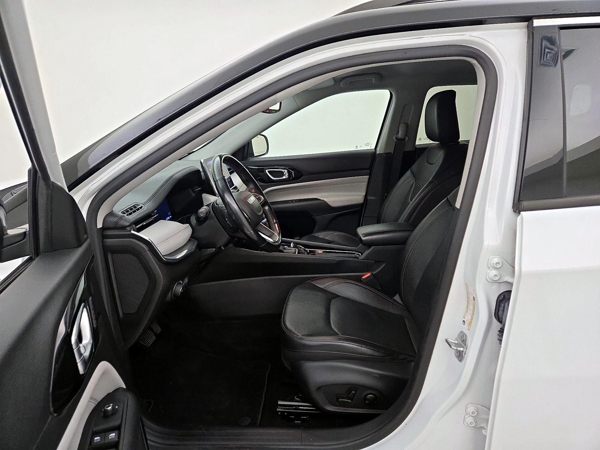 Thumbnail: 2022 Jeep Compass - 11