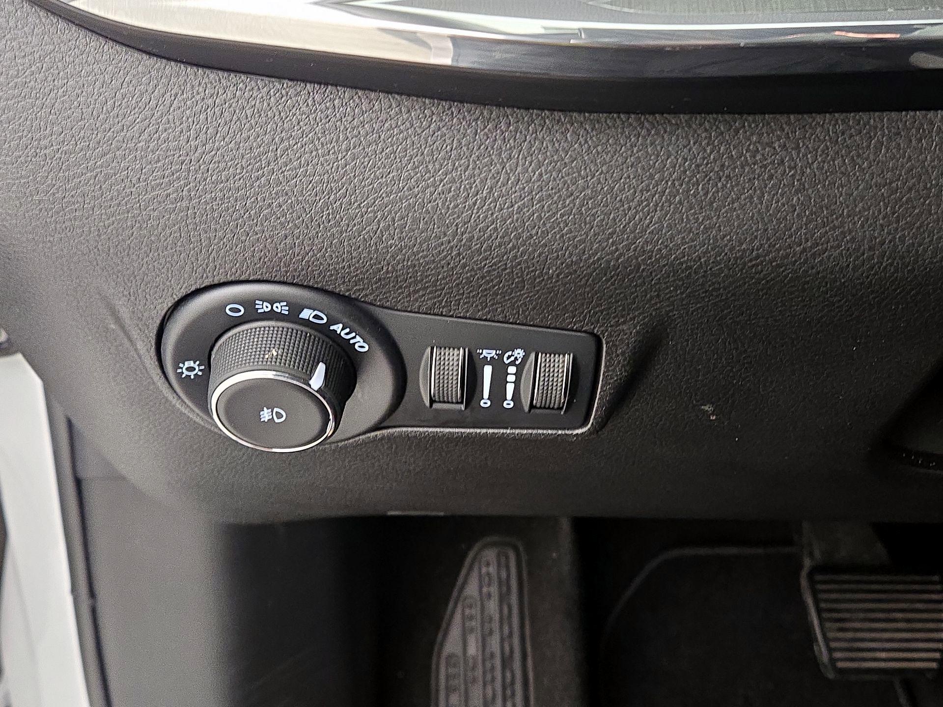 Thumbnail: 2022 Jeep Compass - 13