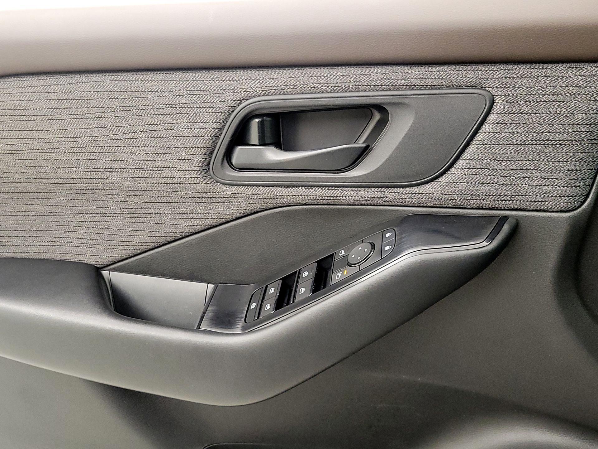 Thumbnail: 2023 Nissan Rogue - 12