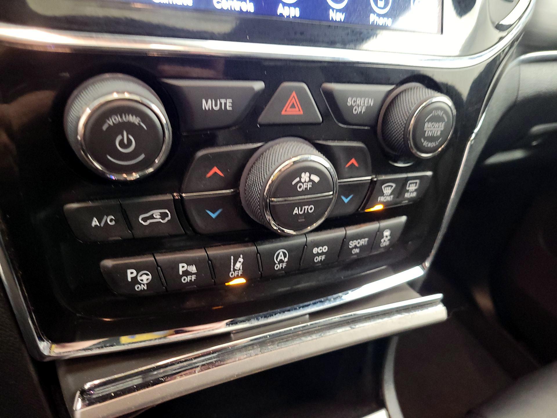 Thumbnail: 2021 Jeep Grand Cherokee - 16