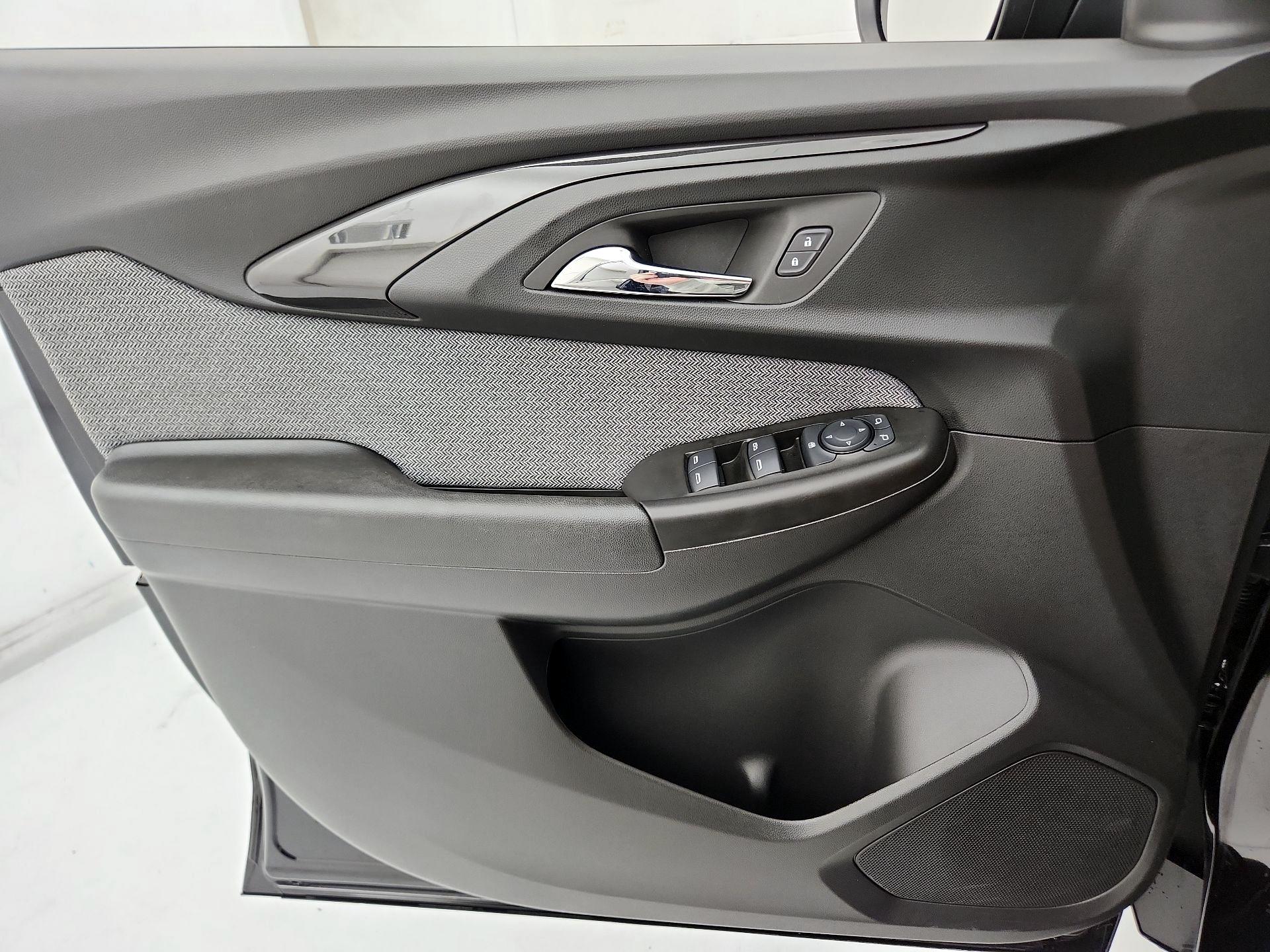 Thumbnail: 2023 Chevrolet TrailBlazer - 12