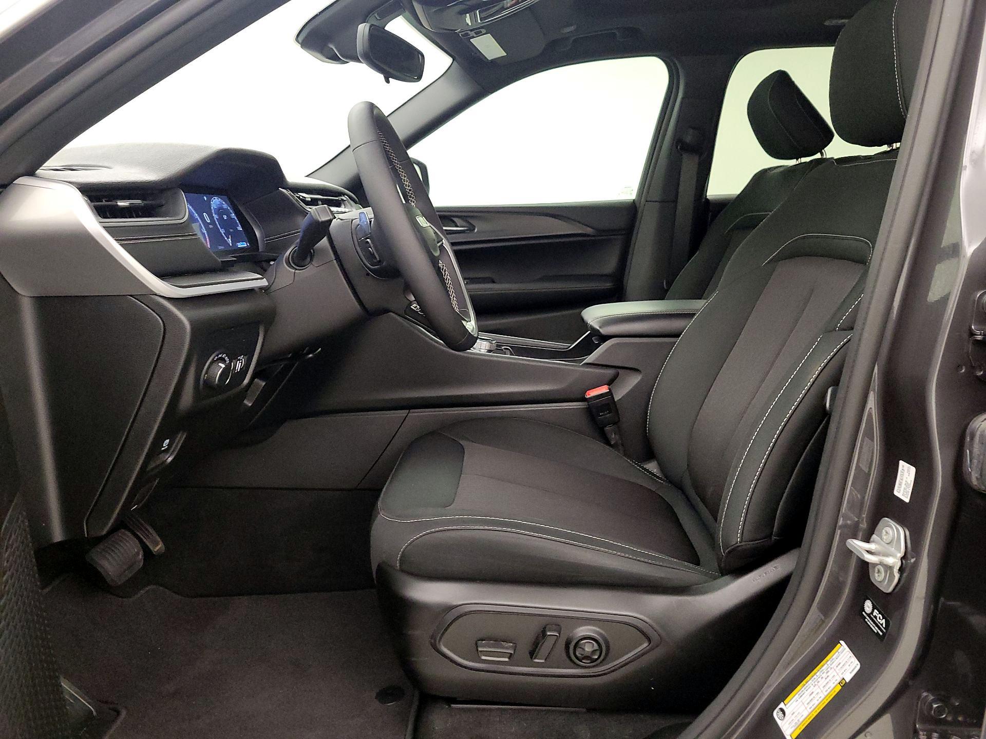 Thumbnail: 2024 Jeep Grand Cherokee - 11