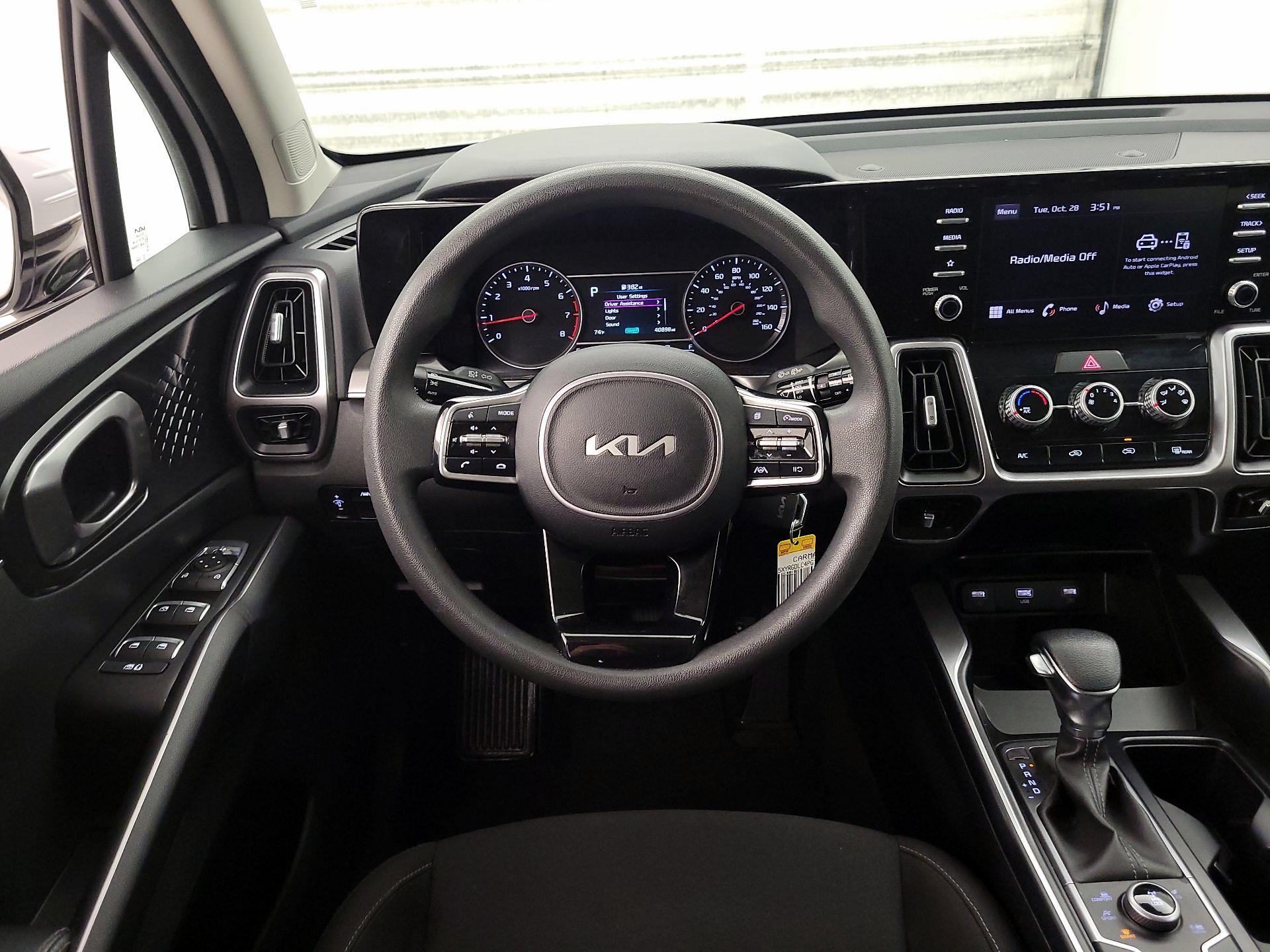 Thumbnail: 2023 Kia Sorento - 10