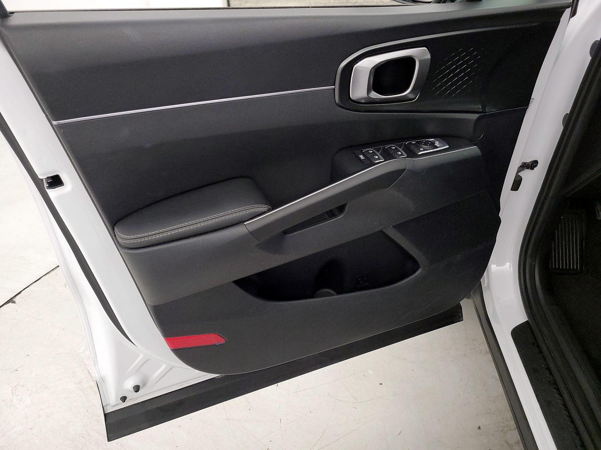 Thumbnail: 2023 Kia Sorento - 12