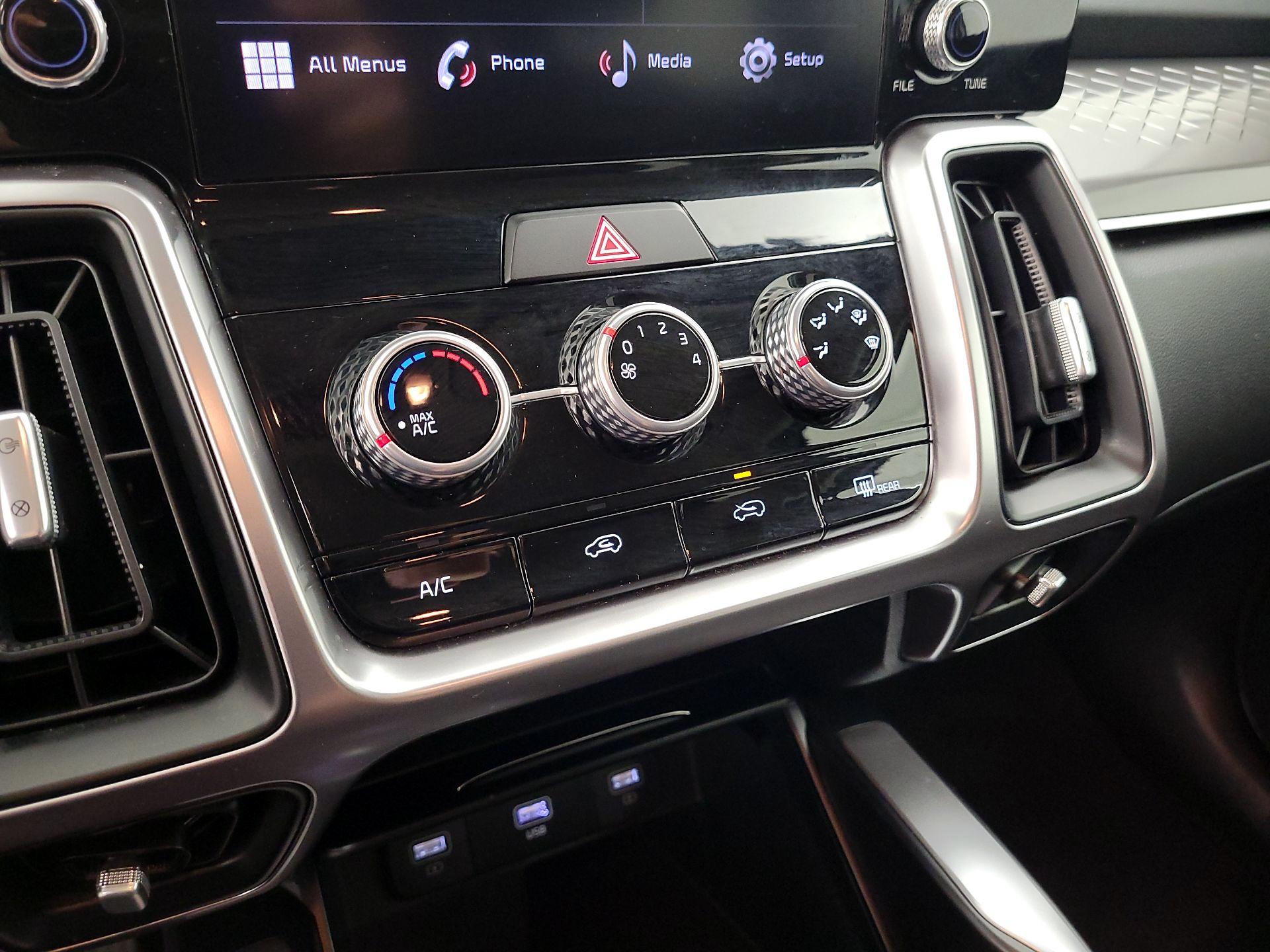 Thumbnail: 2023 Kia Sorento - 16