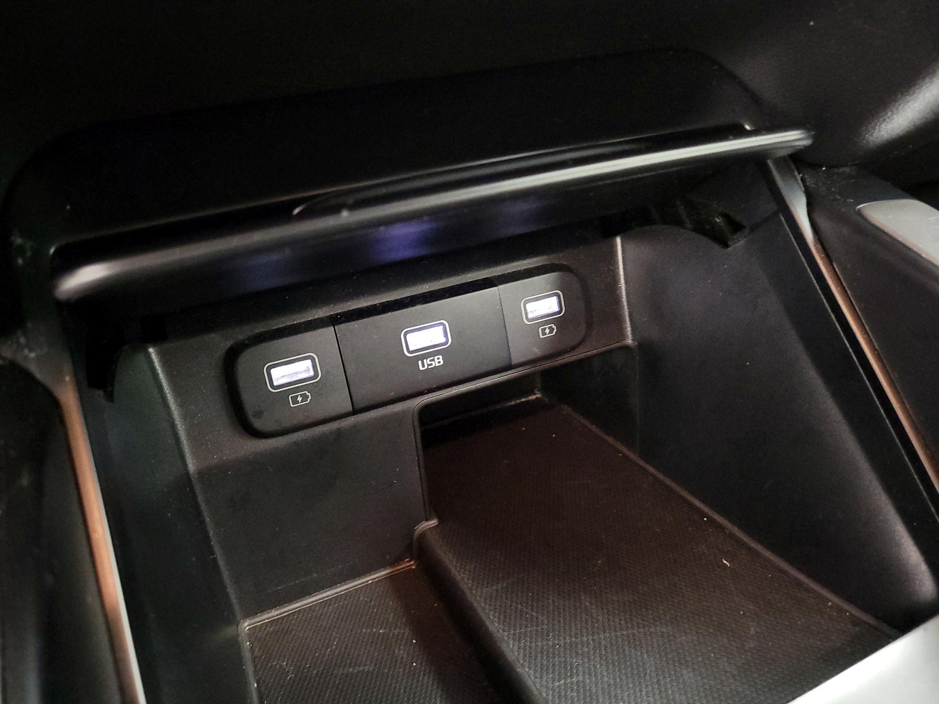 Thumbnail: 2023 Kia Sorento - 18