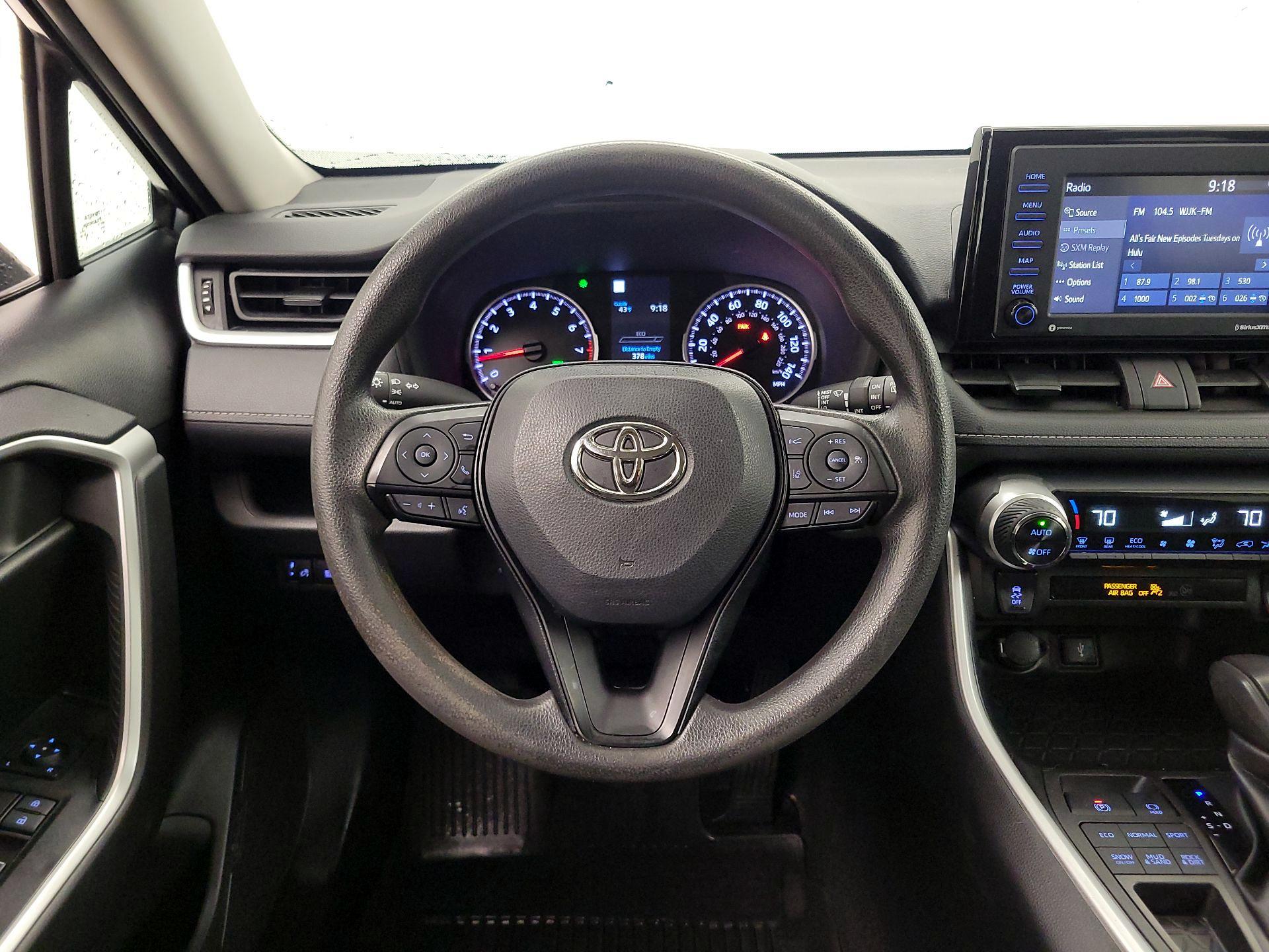 Thumbnail: 2022 Toyota RAV4 - 10