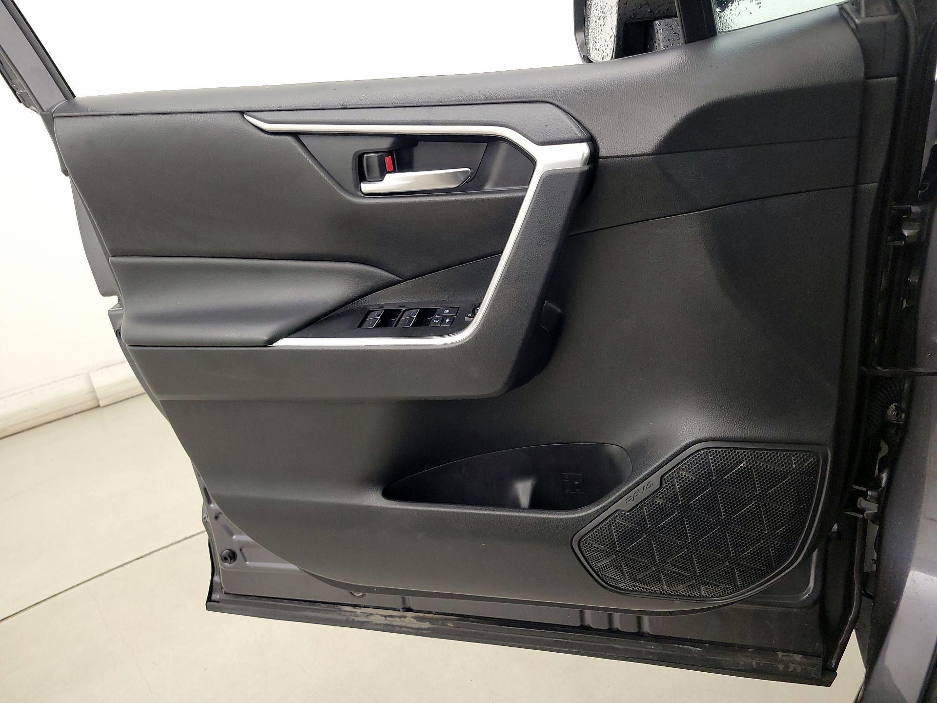 Thumbnail: 2022 Toyota RAV4 - 12