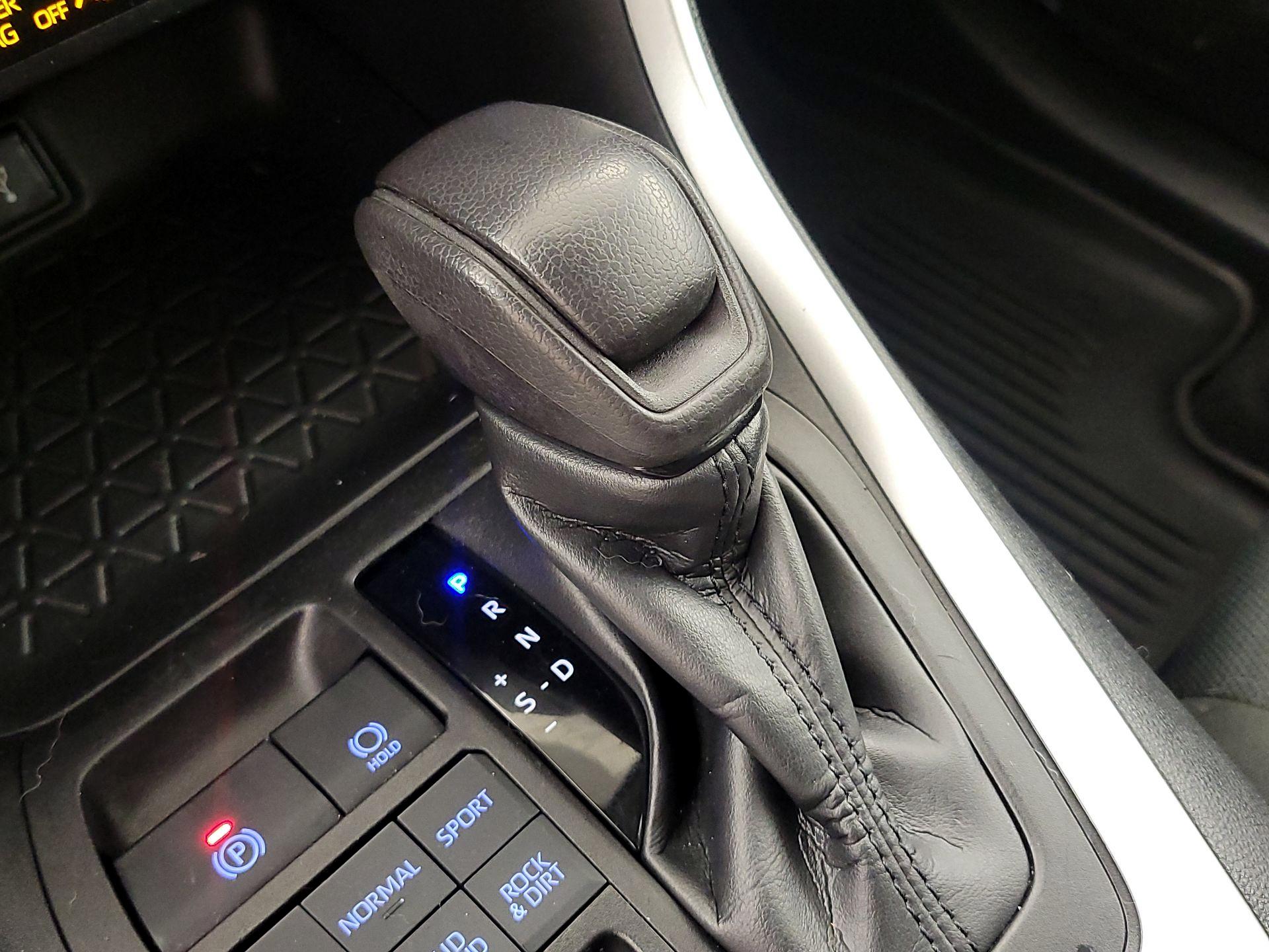 Thumbnail: 2022 Toyota RAV4 - 17