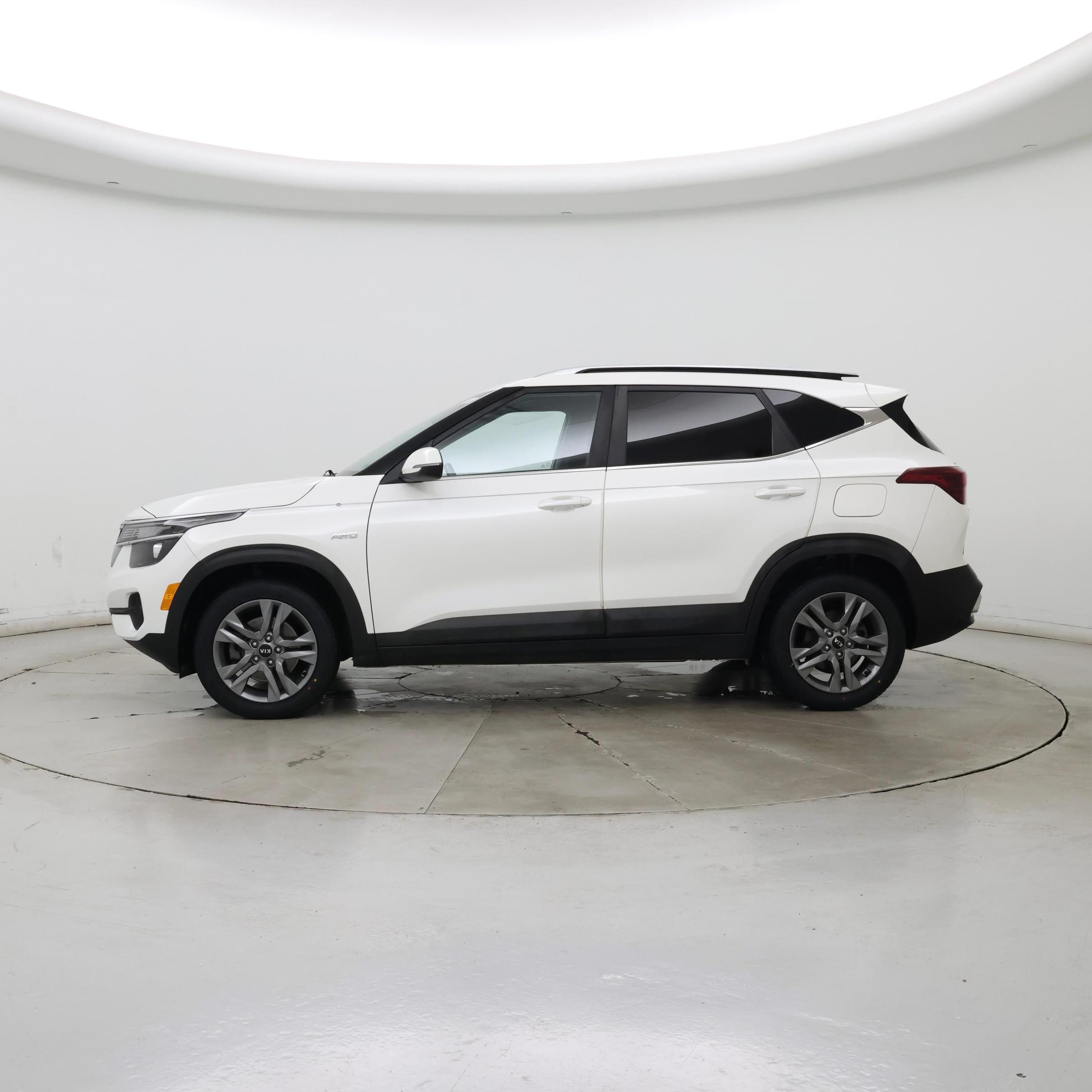 Thumbnail: 2021 Kia Seltos - 3