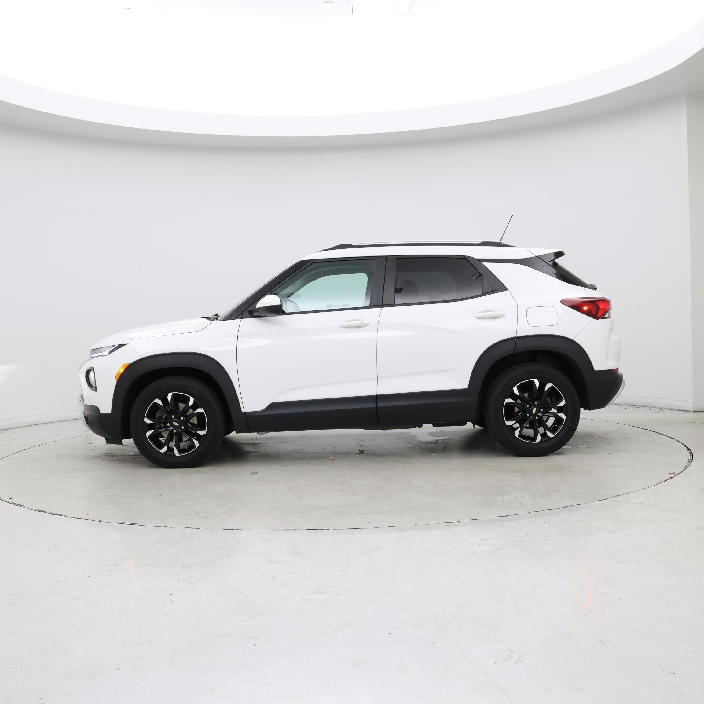 Thumbnail: 2021 Chevrolet TrailBlazer - 3