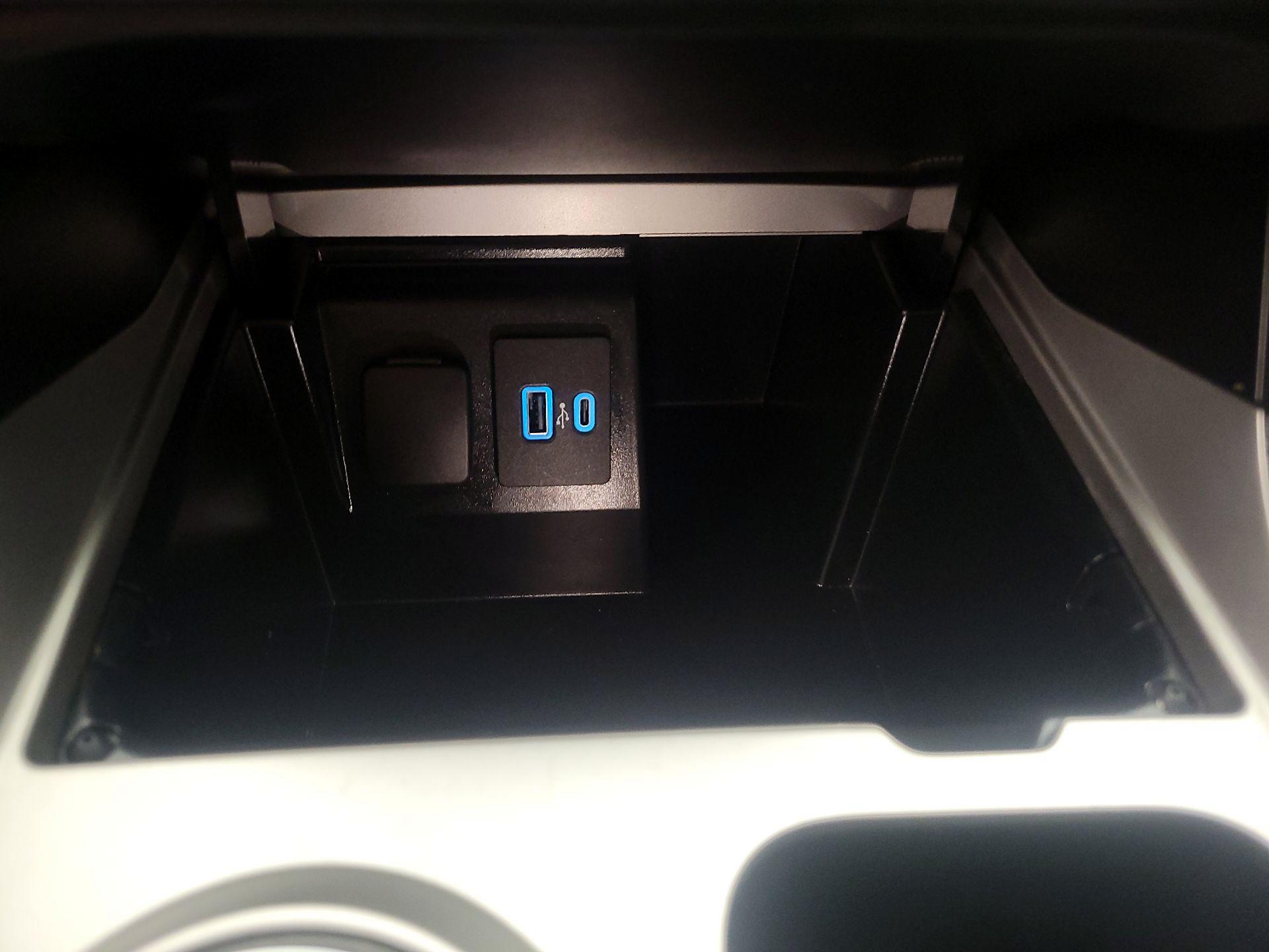 Thumbnail: 2022 Ford Explorer - 19