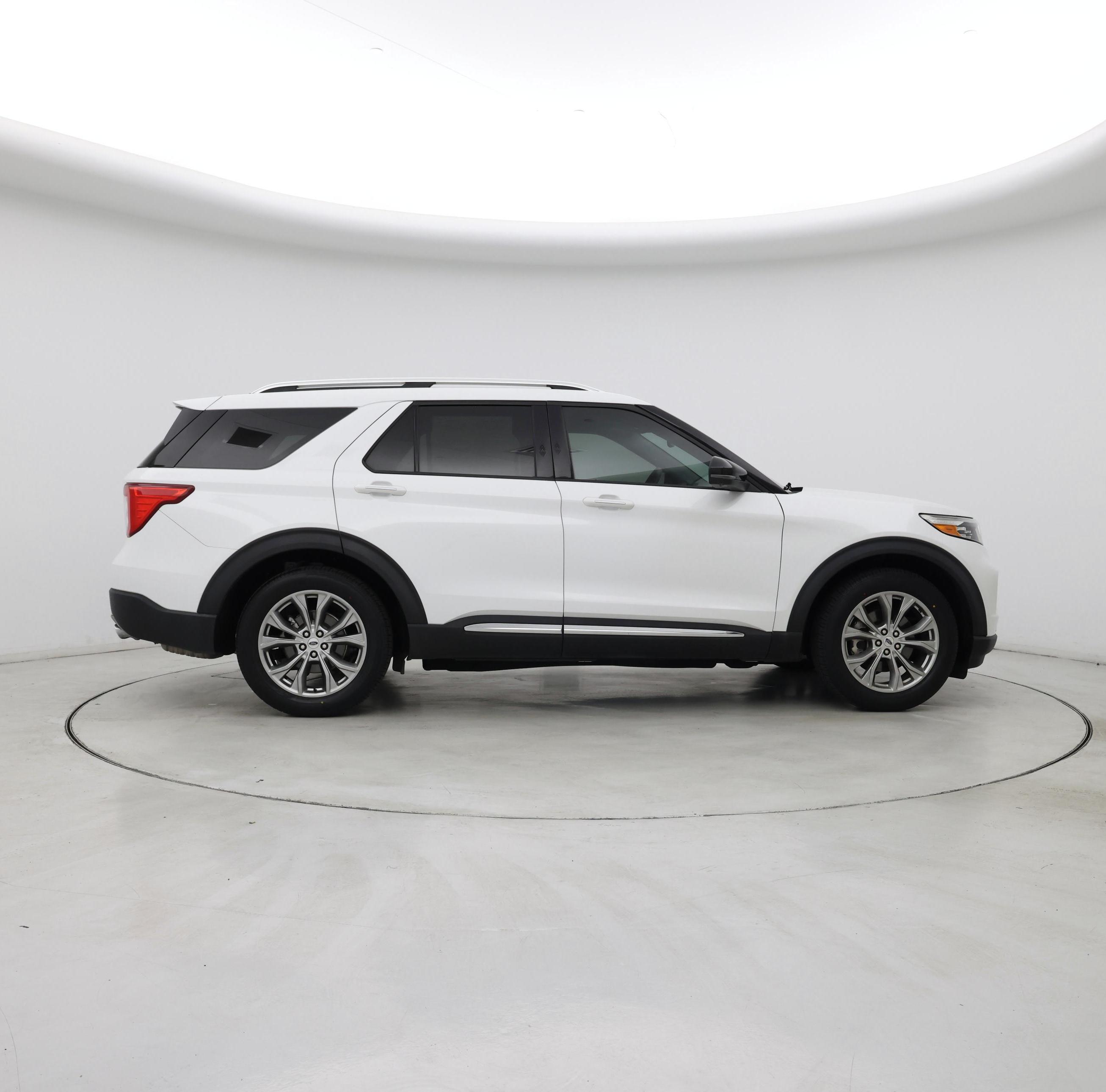 Thumbnail: 2022 Ford Explorer - 7