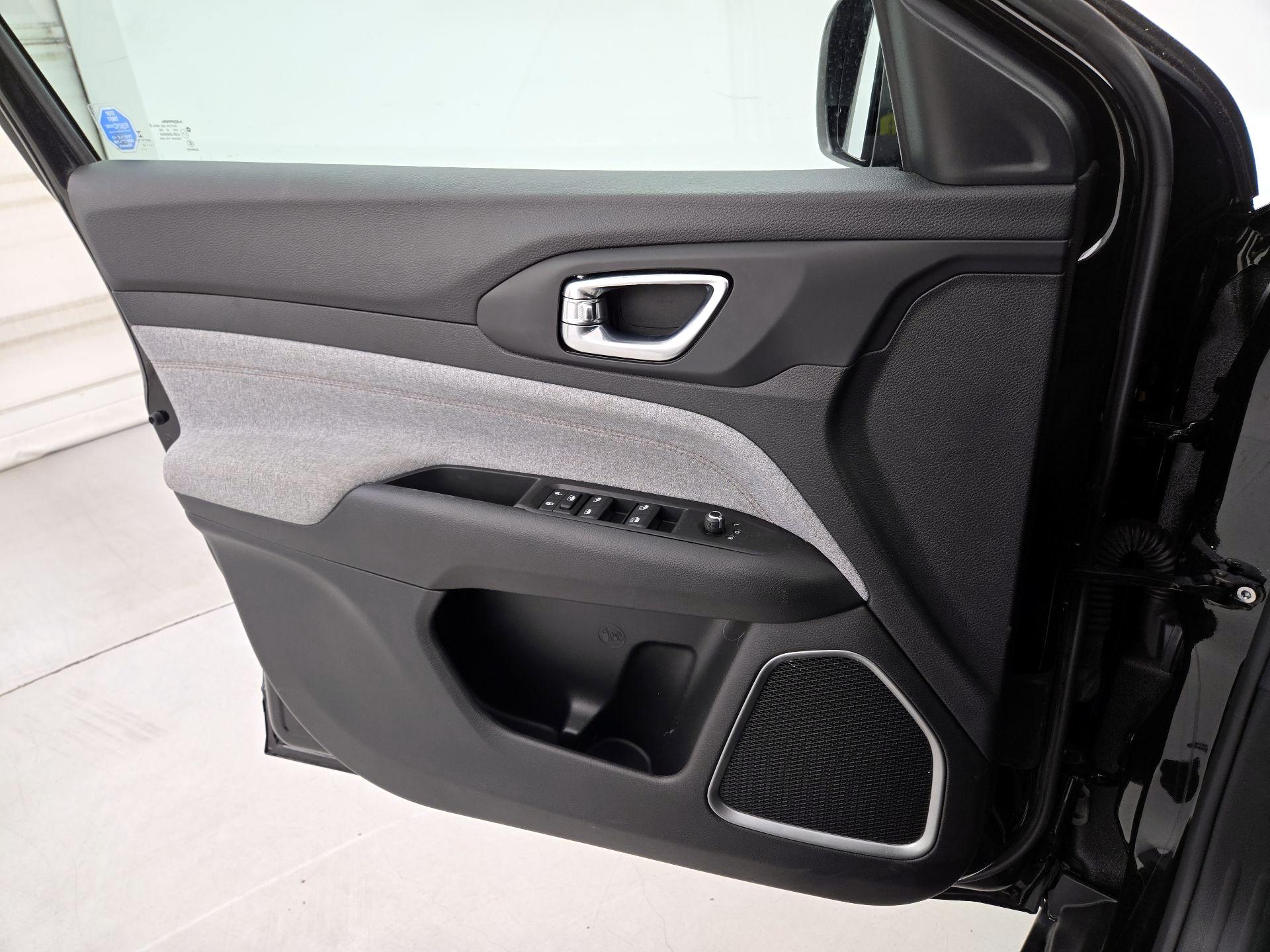 Thumbnail: 2022 Jeep Compass - 12