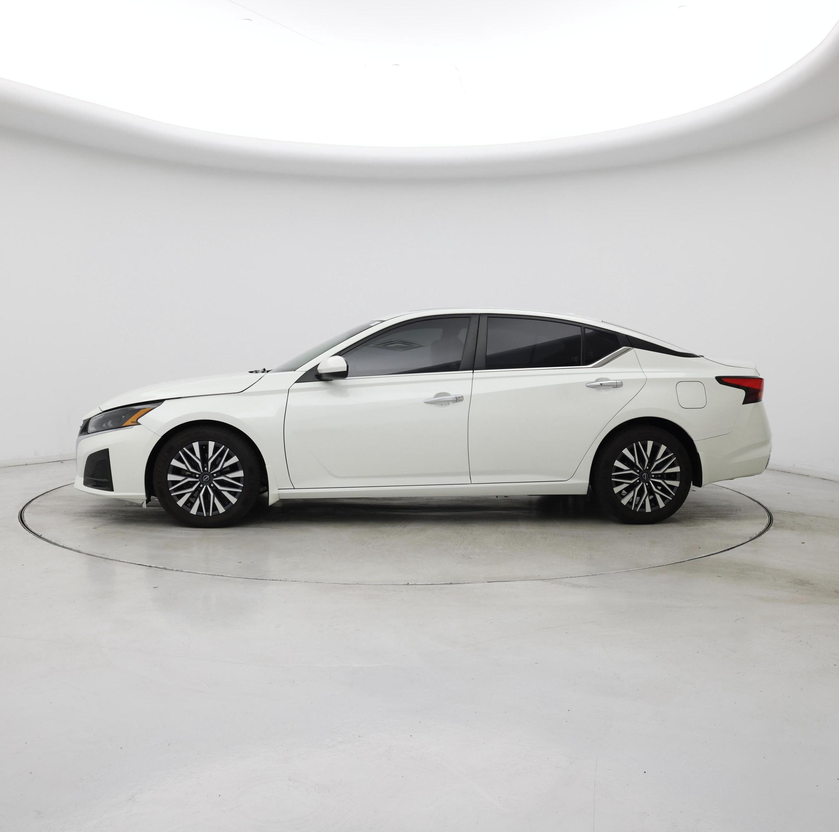 Thumbnail: 2023 Nissan Altima - 3