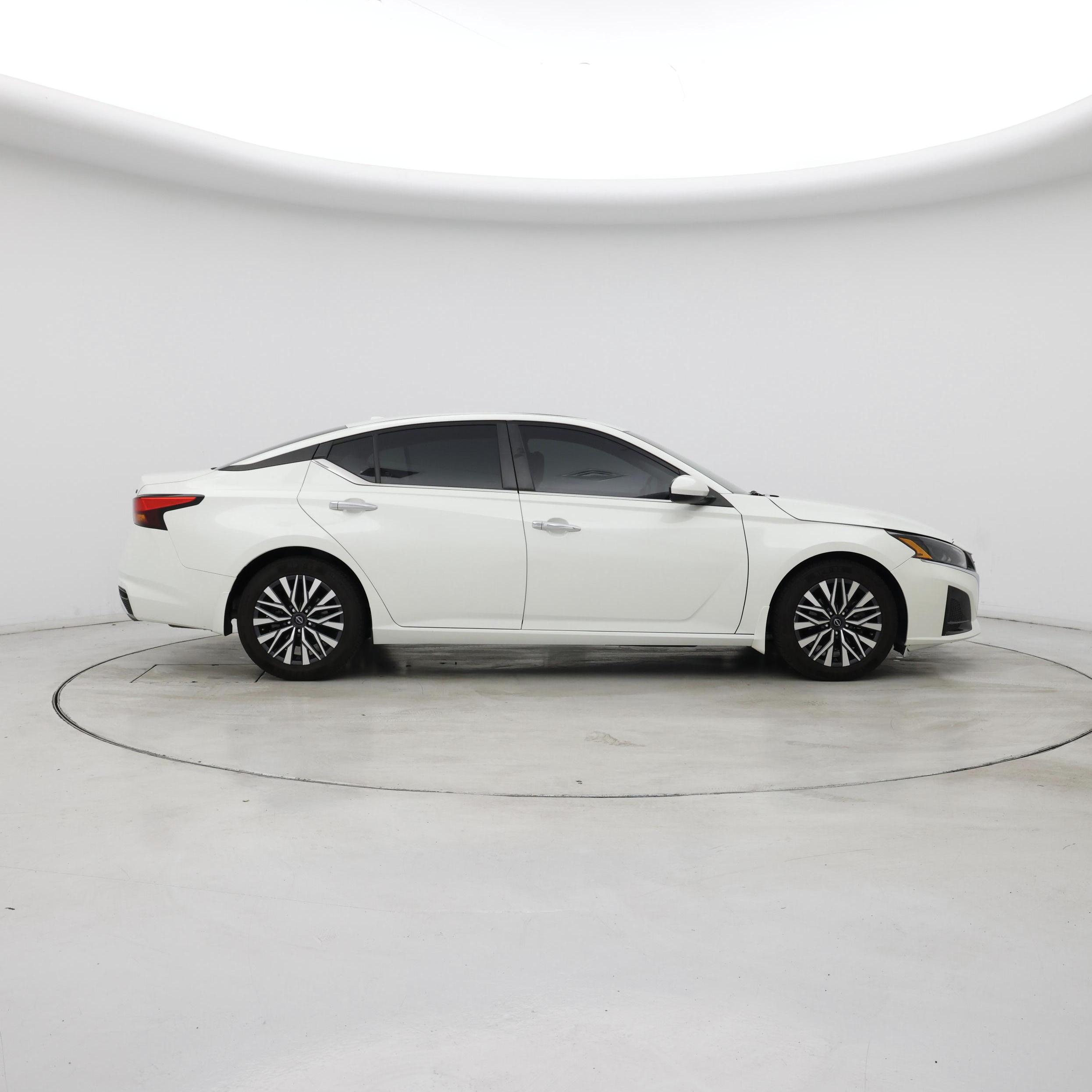 Thumbnail: 2023 Nissan Altima - 7