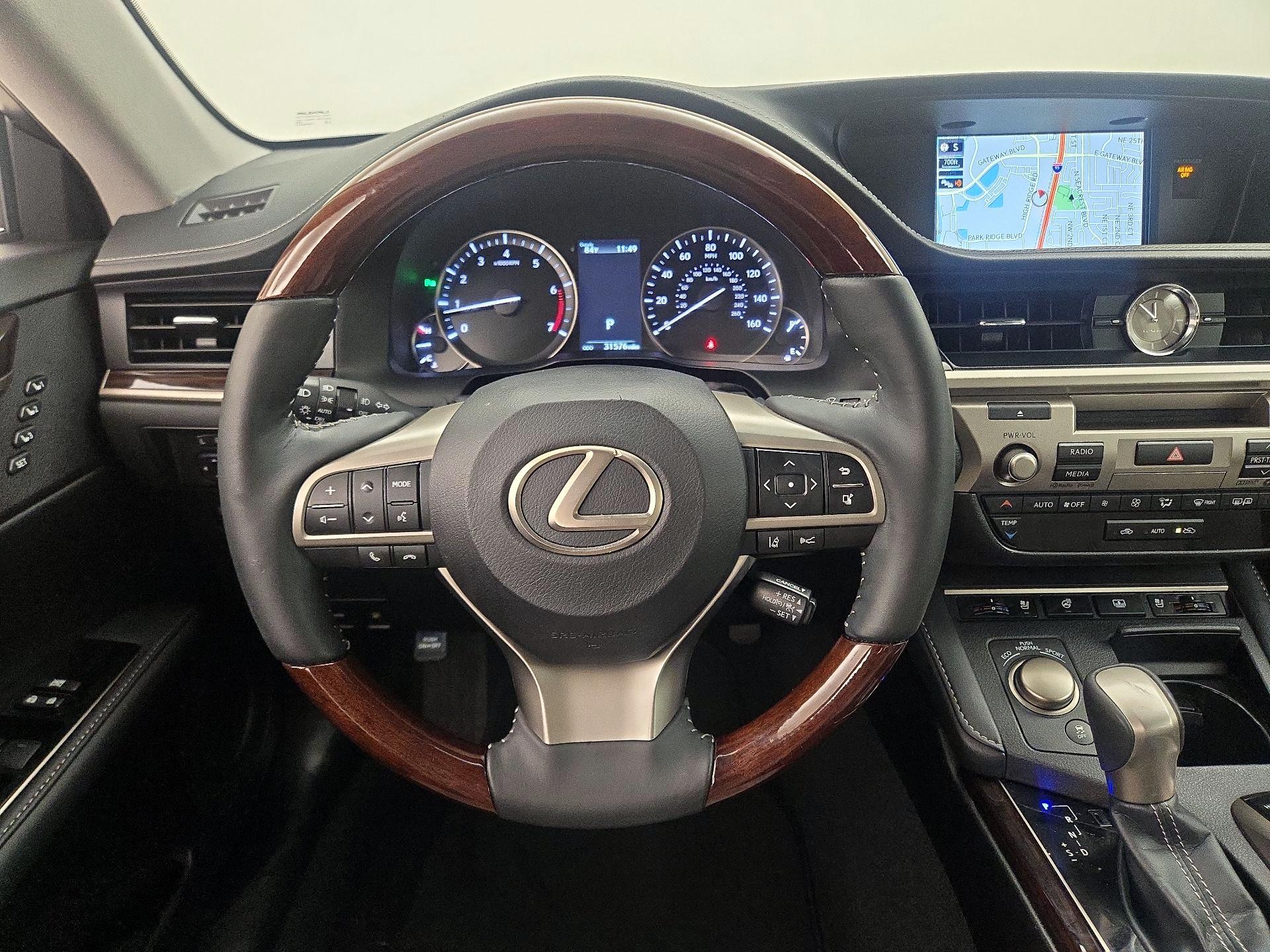 Thumbnail: 2018 Lexus ES - 10