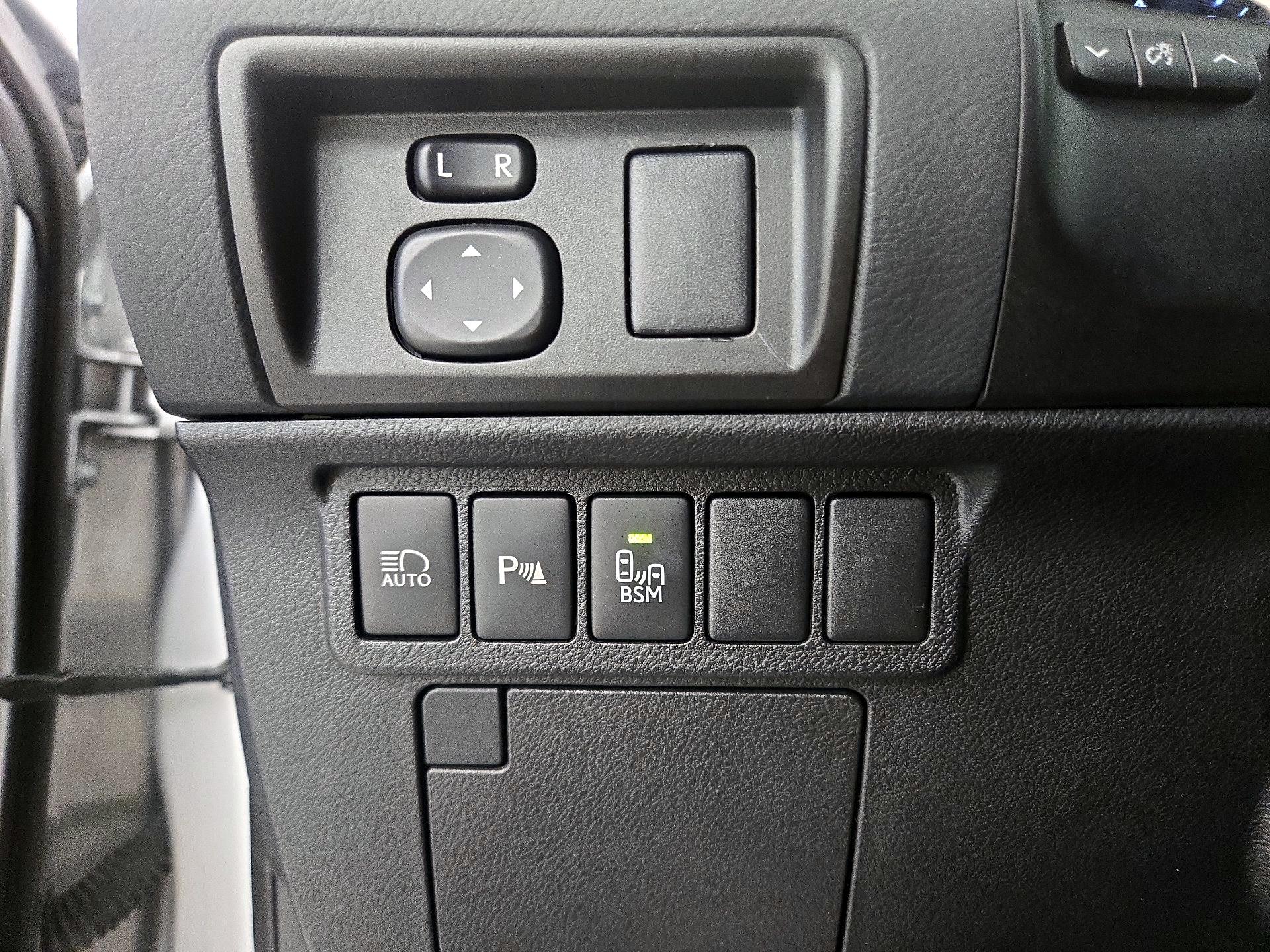 Thumbnail: 2018 Lexus ES - 13