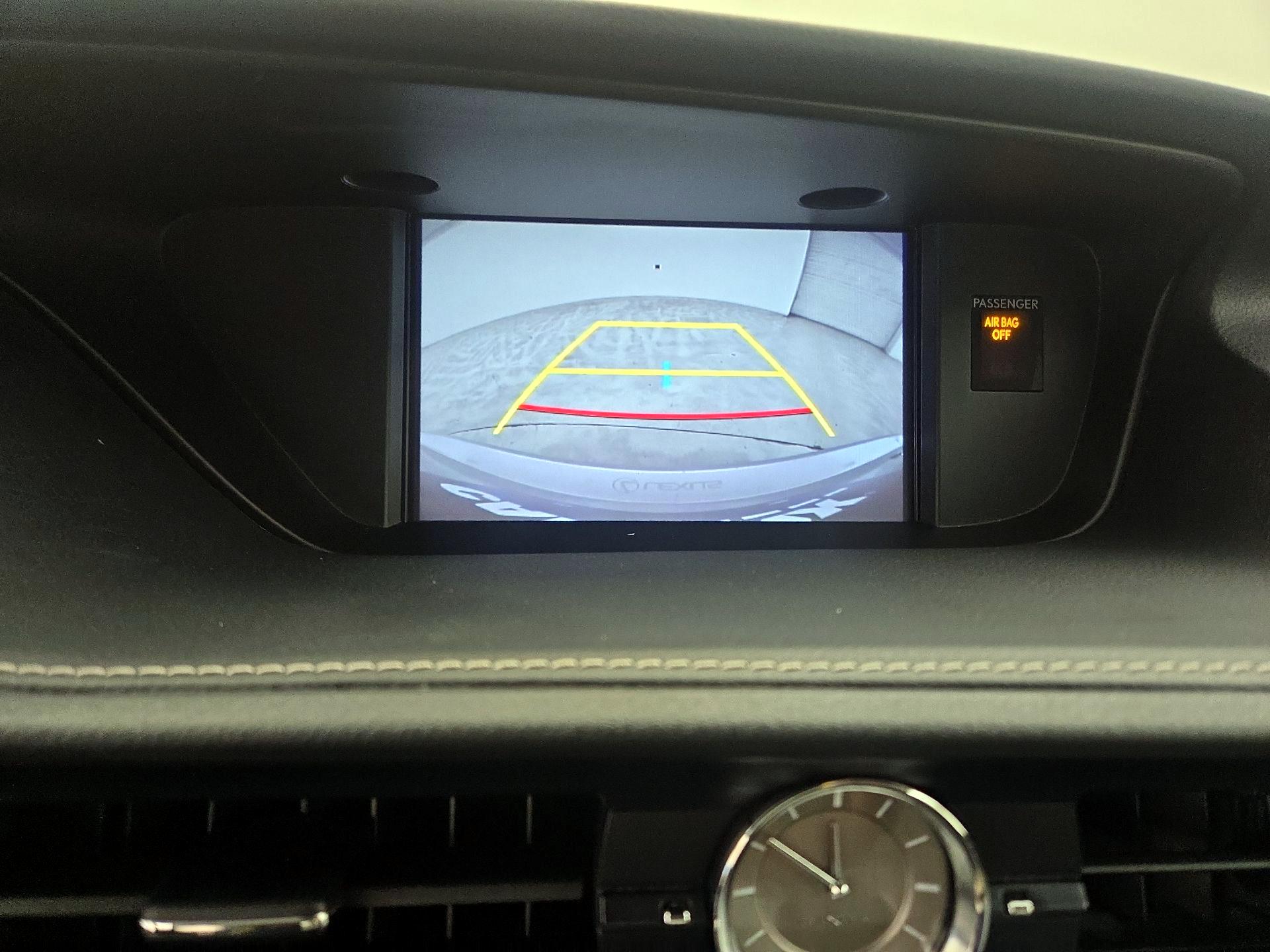 Thumbnail: 2018 Lexus ES - 15