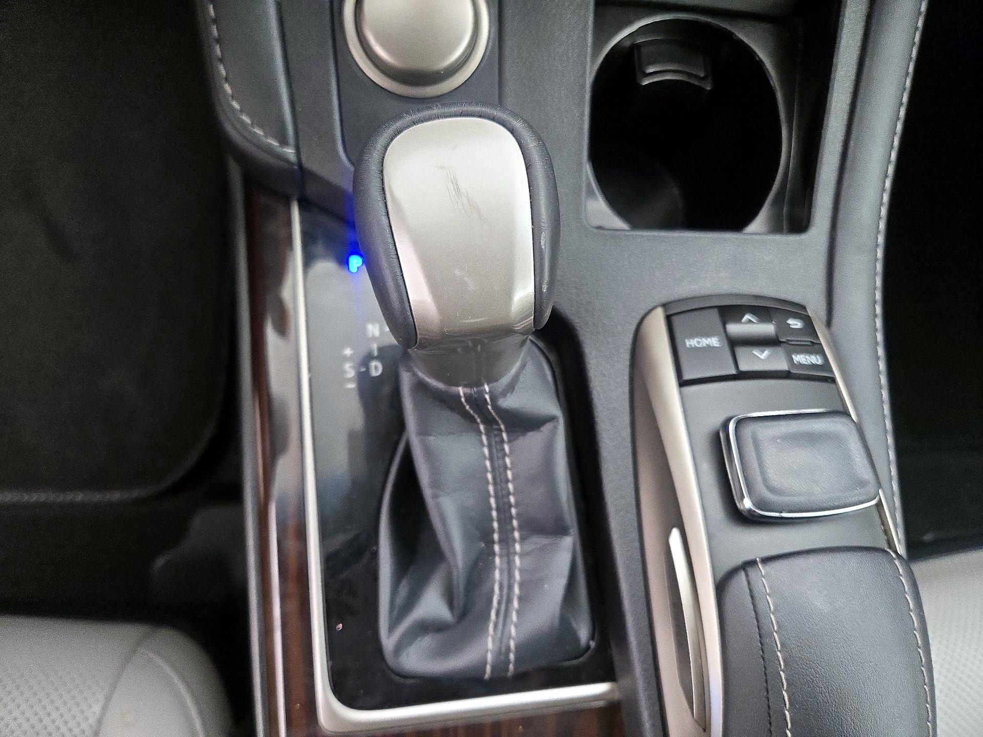 Thumbnail: 2018 Lexus ES - 18